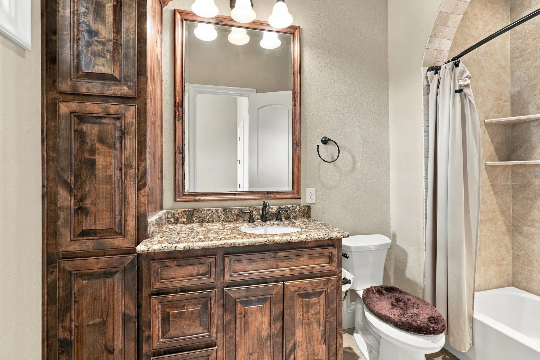 Single Family Residence For Sale in Tarrant County , 4908 Arbol Court, Benbrook, Texas 76126, 4 Bedroom, 7 Bathroom, 2 Garage spaces, 6,314 Sqft, built in 2013, mls#21380798, Real Estate Agent in Benbrook, Homes For Sale in Tarrant county, Homes For Sale in Benbrook, Realtor in Benbrook Texas, Real Estate Brokerage Independent Realty Texas, Luminita Cordes Realtor