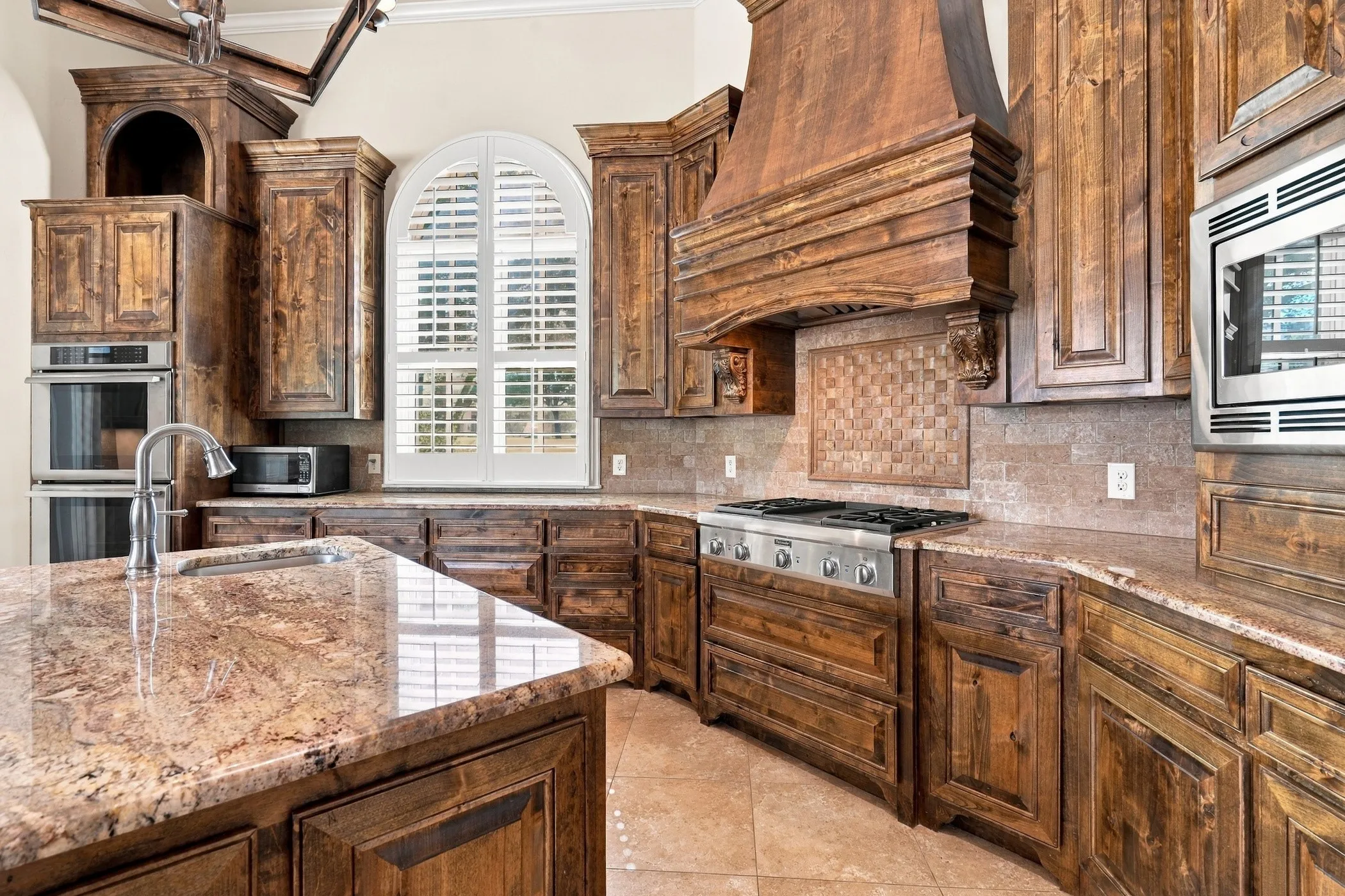 Single Family Residence For Sale in Tarrant County , 4908 Arbol Court, Benbrook, Texas 76126, 4 Bedroom, 7 Bathroom, 2 Garage spaces, 6,314 Sqft, built in 2013, mls#21380798, Real Estate Agent in Benbrook, Homes For Sale in Tarrant county, Homes For Sale in Benbrook, Realtor in Benbrook Texas, Real Estate Brokerage Independent Realty Texas, Luminita Cordes Realtor