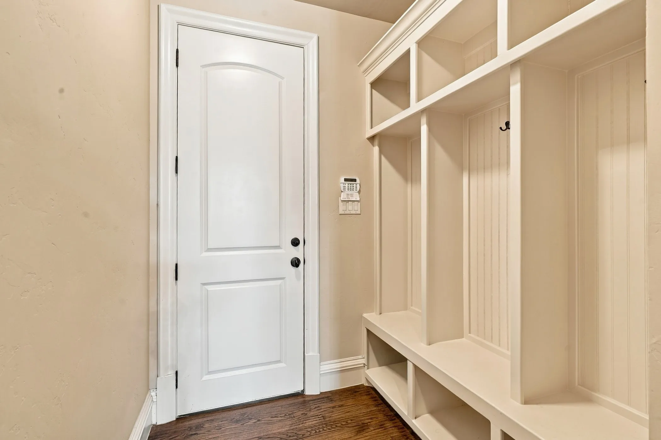 Single Family Residence For Sale in Tarrant County , 4908 Arbol Court, Benbrook, Texas 76126, 4 Bedroom, 7 Bathroom, 2 Garage spaces, 6,314 Sqft, built in 2013, mls#21380798, Real Estate Agent in Benbrook, Homes For Sale in Tarrant county, Homes For Sale in Benbrook, Realtor in Benbrook Texas, Real Estate Brokerage Independent Realty Texas, Luminita Cordes Realtor
