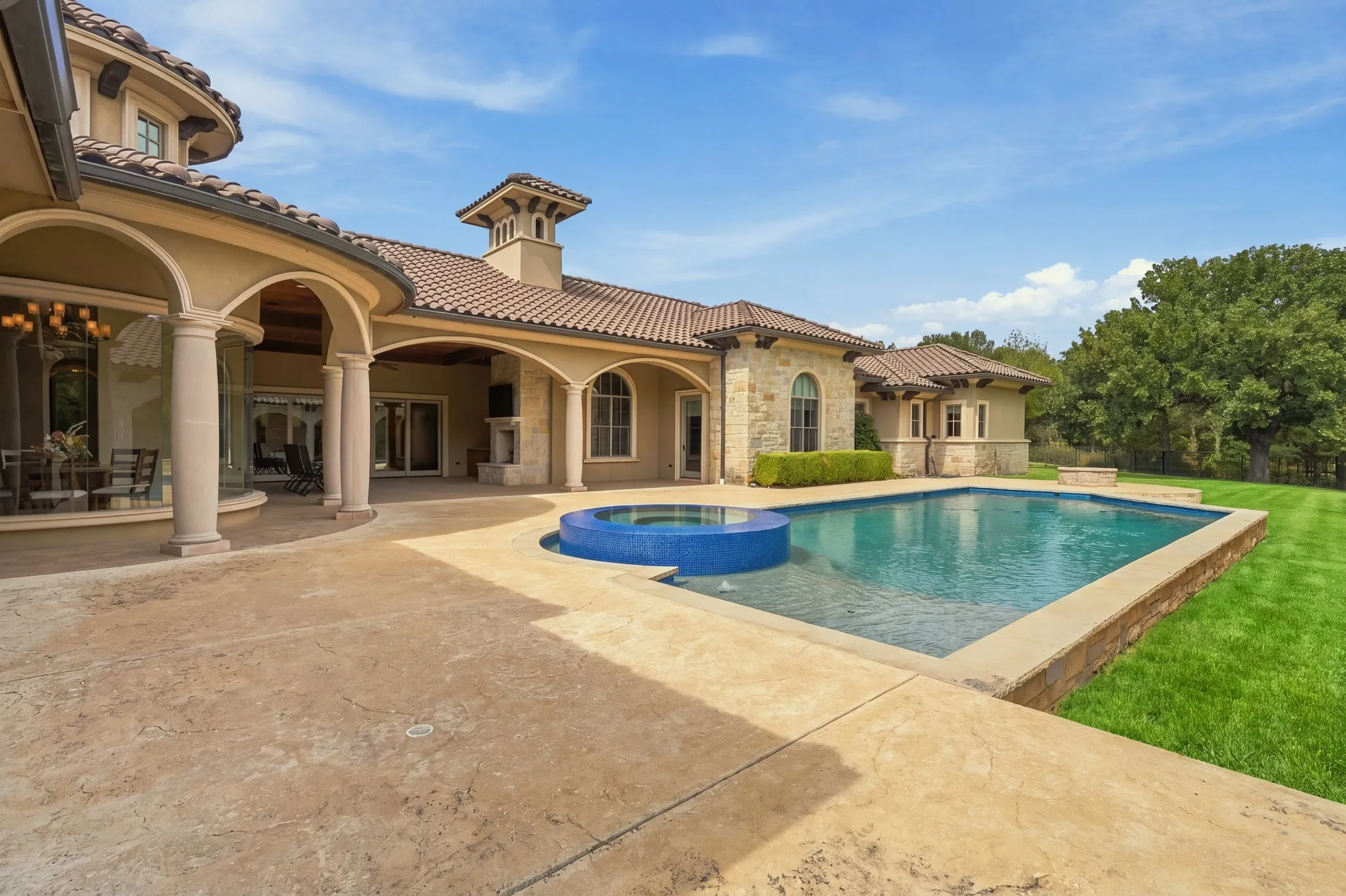 Single Family Residence For Sale in Tarrant County , 4908 Arbol Court, Benbrook, Texas 76126, 4 Bedroom, 7 Bathroom, 2 Garage spaces, 6,314 Sqft, built in 2013, mls#21380798, Real Estate Agent in Benbrook, Homes For Sale in Tarrant county, Homes For Sale in Benbrook, Realtor in Benbrook Texas, Real Estate Brokerage Independent Realty Texas, Luminita Cordes Realtor