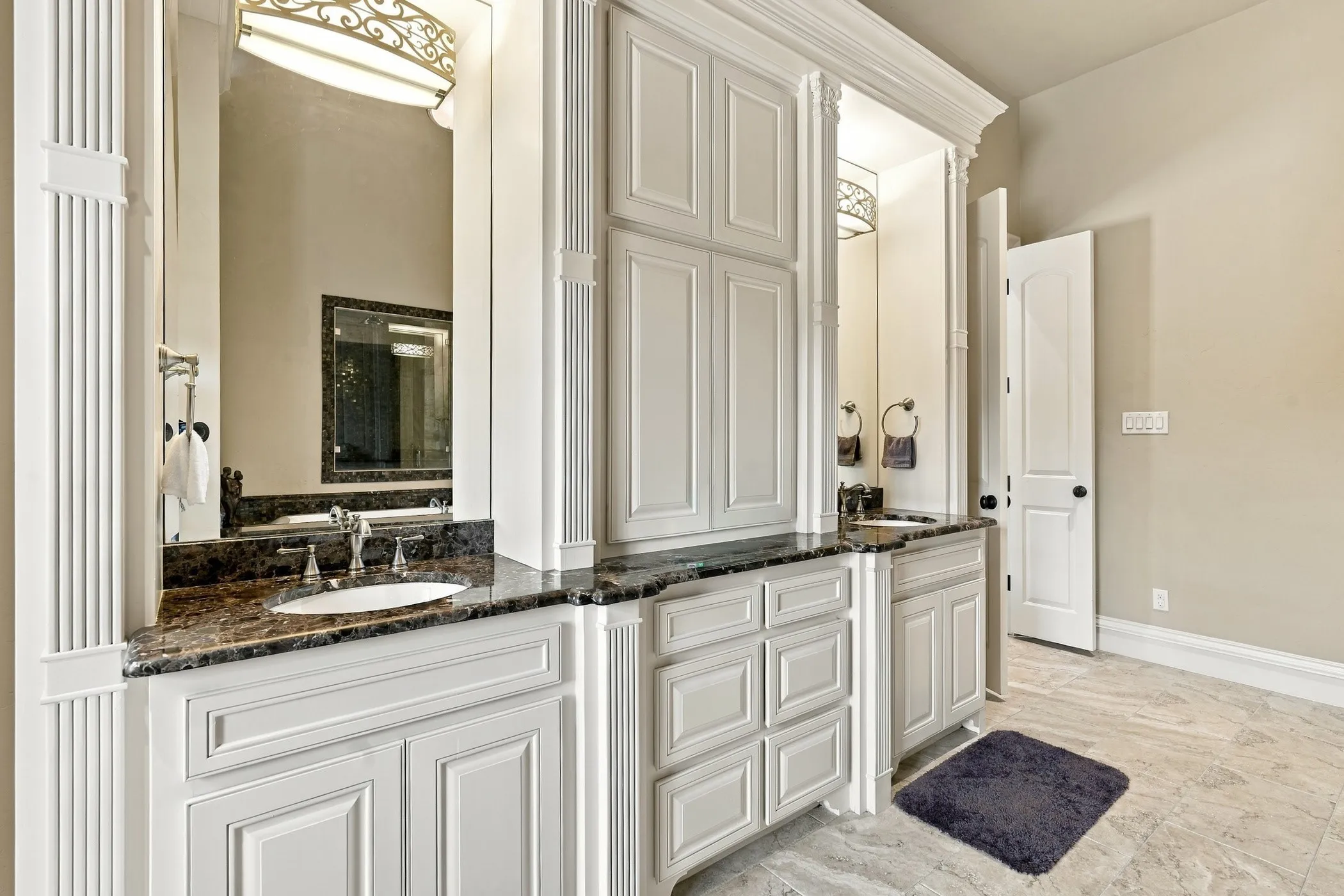 Single Family Residence For Sale in Tarrant County , 4908 Arbol Court, Benbrook, Texas 76126, 4 Bedroom, 7 Bathroom, 2 Garage spaces, 6,314 Sqft, built in 2013, mls#21380798, Real Estate Agent in Benbrook, Homes For Sale in Tarrant county, Homes For Sale in Benbrook, Realtor in Benbrook Texas, Real Estate Brokerage Independent Realty Texas, Luminita Cordes Realtor