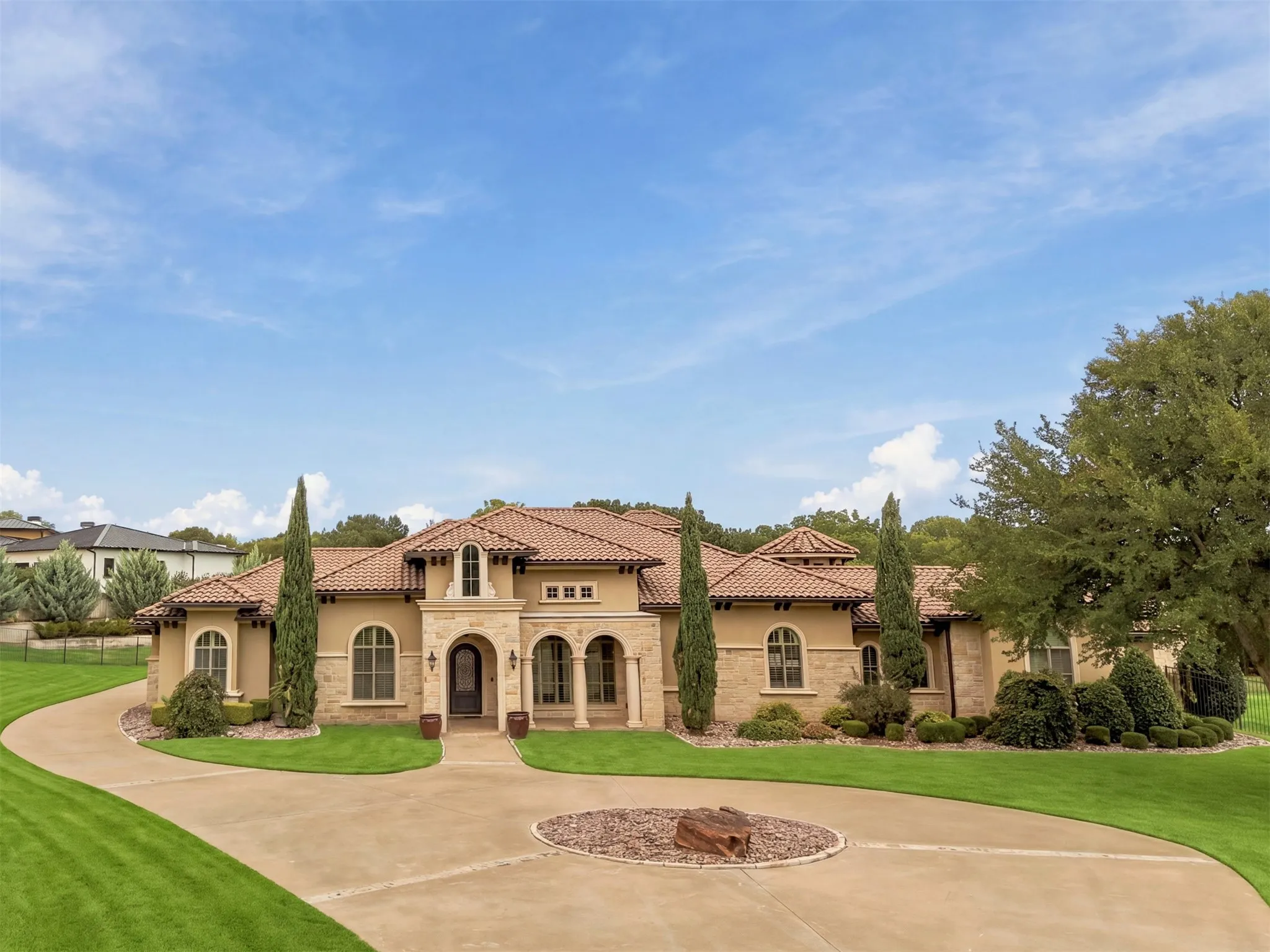Single Family Residence For Sale in Tarrant County , 4908 Arbol Court, Benbrook, Texas 76126, 4 Bedroom, 7 Bathroom, 2 Garage spaces, 6,314 Sqft, built in 2013, mls#21380798, Real Estate Agent in Benbrook, Homes For Sale in Tarrant county, Homes For Sale in Benbrook, Realtor in Benbrook Texas, Real Estate Brokerage Independent Realty Texas, Luminita Cordes Realtor