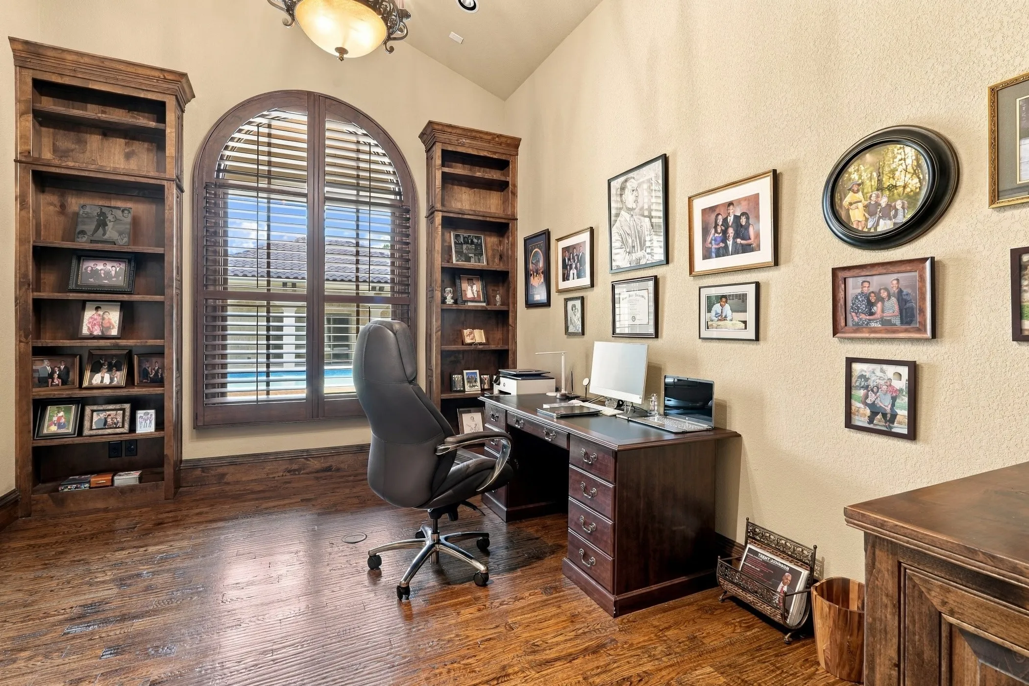 Single Family Residence For Sale in Tarrant County , 4908 Arbol Court, Benbrook, Texas 76126, 4 Bedroom, 7 Bathroom, 2 Garage spaces, 6,314 Sqft, built in 2013, mls#21380798, Real Estate Agent in Benbrook, Homes For Sale in Tarrant county, Homes For Sale in Benbrook, Realtor in Benbrook Texas, Real Estate Brokerage Independent Realty Texas, Luminita Cordes Realtor
