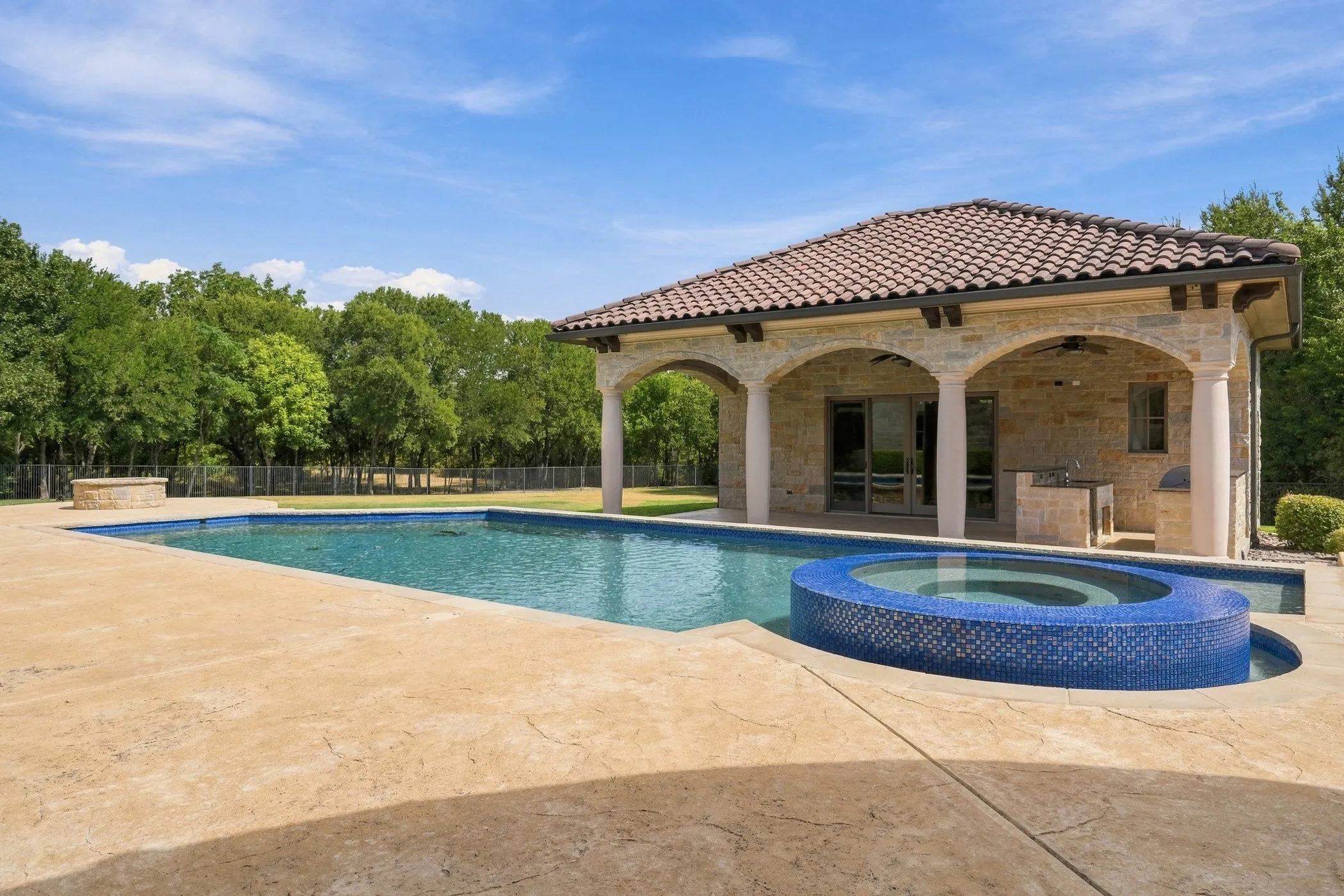 Single Family Residence For Sale in Tarrant County , 4908 Arbol Court, Benbrook, Texas 76126, 4 Bedroom, 7 Bathroom, 2 Garage spaces, 6,314 Sqft, built in 2013, mls#21380798, Real Estate Agent in Benbrook, Homes For Sale in Tarrant county, Homes For Sale in Benbrook, Realtor in Benbrook Texas, Real Estate Brokerage Independent Realty Texas, Luminita Cordes Realtor