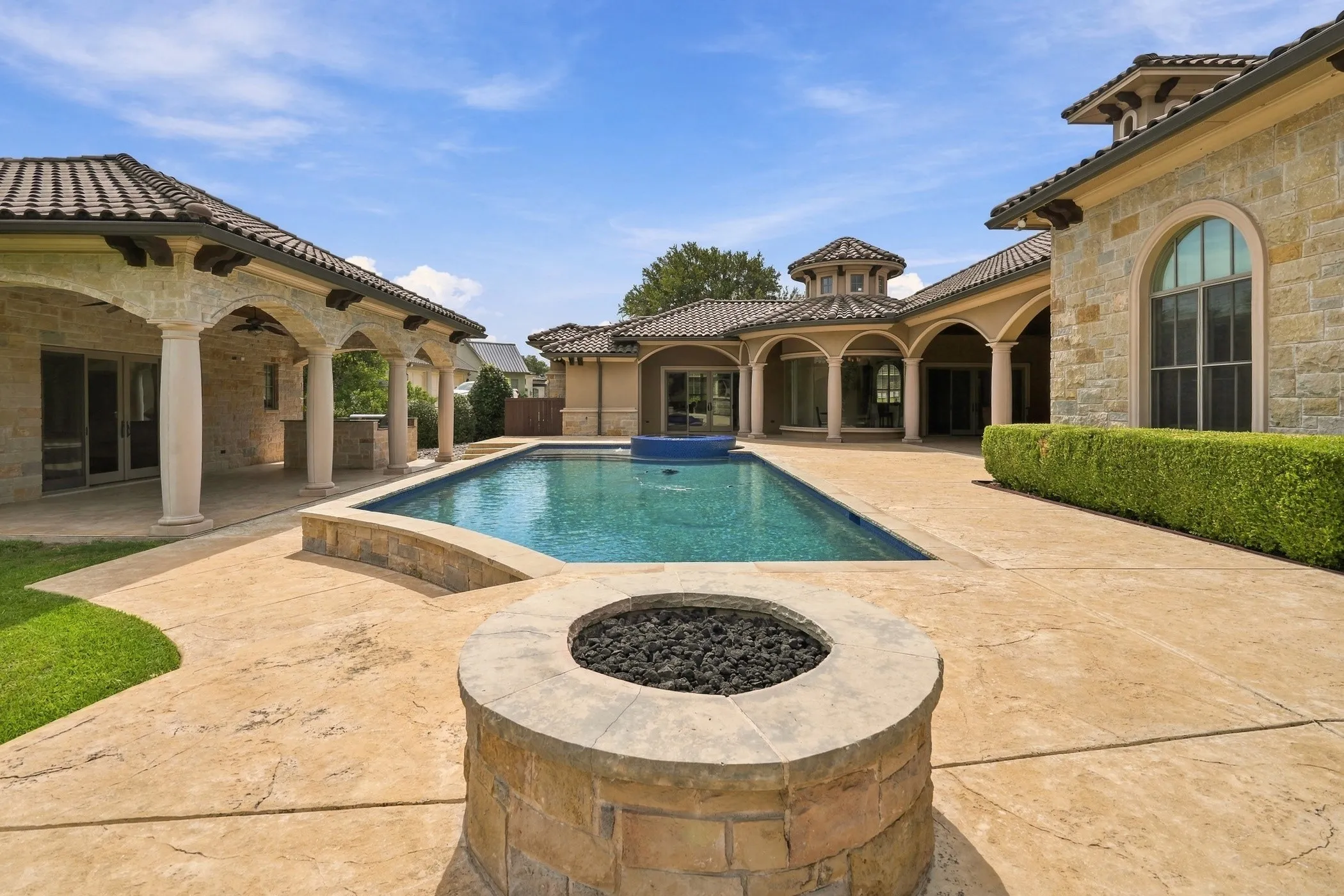 Single Family Residence For Sale in Tarrant County , 4908 Arbol Court, Benbrook, Texas 76126, 4 Bedroom, 7 Bathroom, 2 Garage spaces, 6,314 Sqft, built in 2013, mls#21380798, Real Estate Agent in Benbrook, Homes For Sale in Tarrant county, Homes For Sale in Benbrook, Realtor in Benbrook Texas, Real Estate Brokerage Independent Realty Texas, Luminita Cordes Realtor
