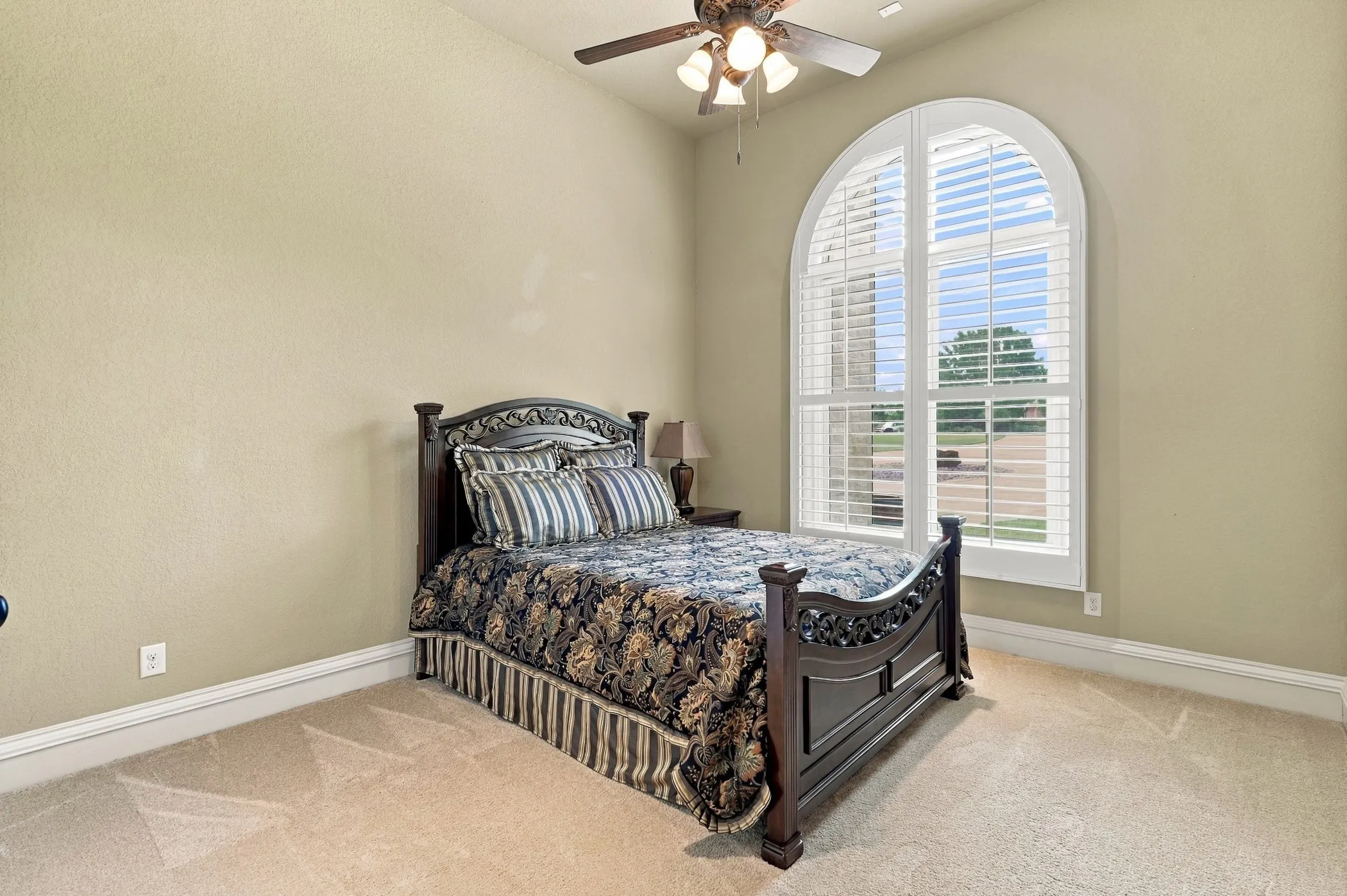 Single Family Residence For Sale in Tarrant County , 4908 Arbol Court, Benbrook, Texas 76126, 4 Bedroom, 7 Bathroom, 2 Garage spaces, 6,314 Sqft, built in 2013, mls#21380798, Real Estate Agent in Benbrook, Homes For Sale in Tarrant county, Homes For Sale in Benbrook, Realtor in Benbrook Texas, Real Estate Brokerage Independent Realty Texas, Luminita Cordes Realtor