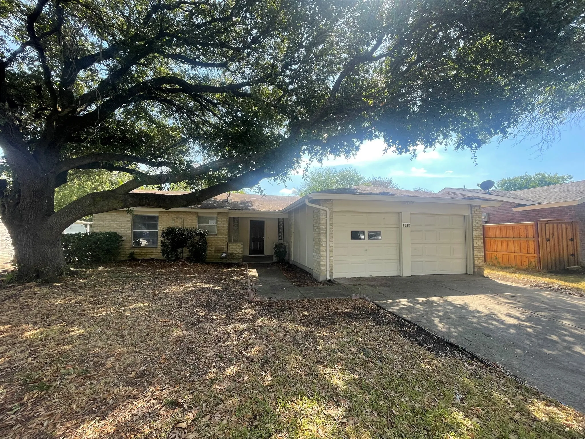 Single Family Residence For Rent in Dallas County , 1418 Rockbrook Street, Lancaster, Texas 75134, 3 Bedroom, 2 Bathroom, 2 Garage spaces, 1,162 Sqft, built in 1973, mls#21394336, Real Estate Agent in Lancaster, Homes For Rent in Dallas county, Homes For Rent in Lancaster, Realtor in Lancaster Texas, Real Estate Brokerage Independent Realty Texas, Luminita Cordes Realtor