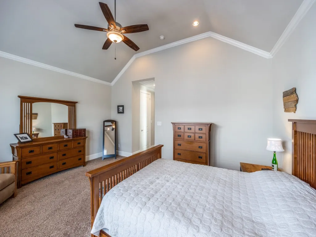 Vaulted ceiling with crown molding, recessed lighting, and a ceiling fan
