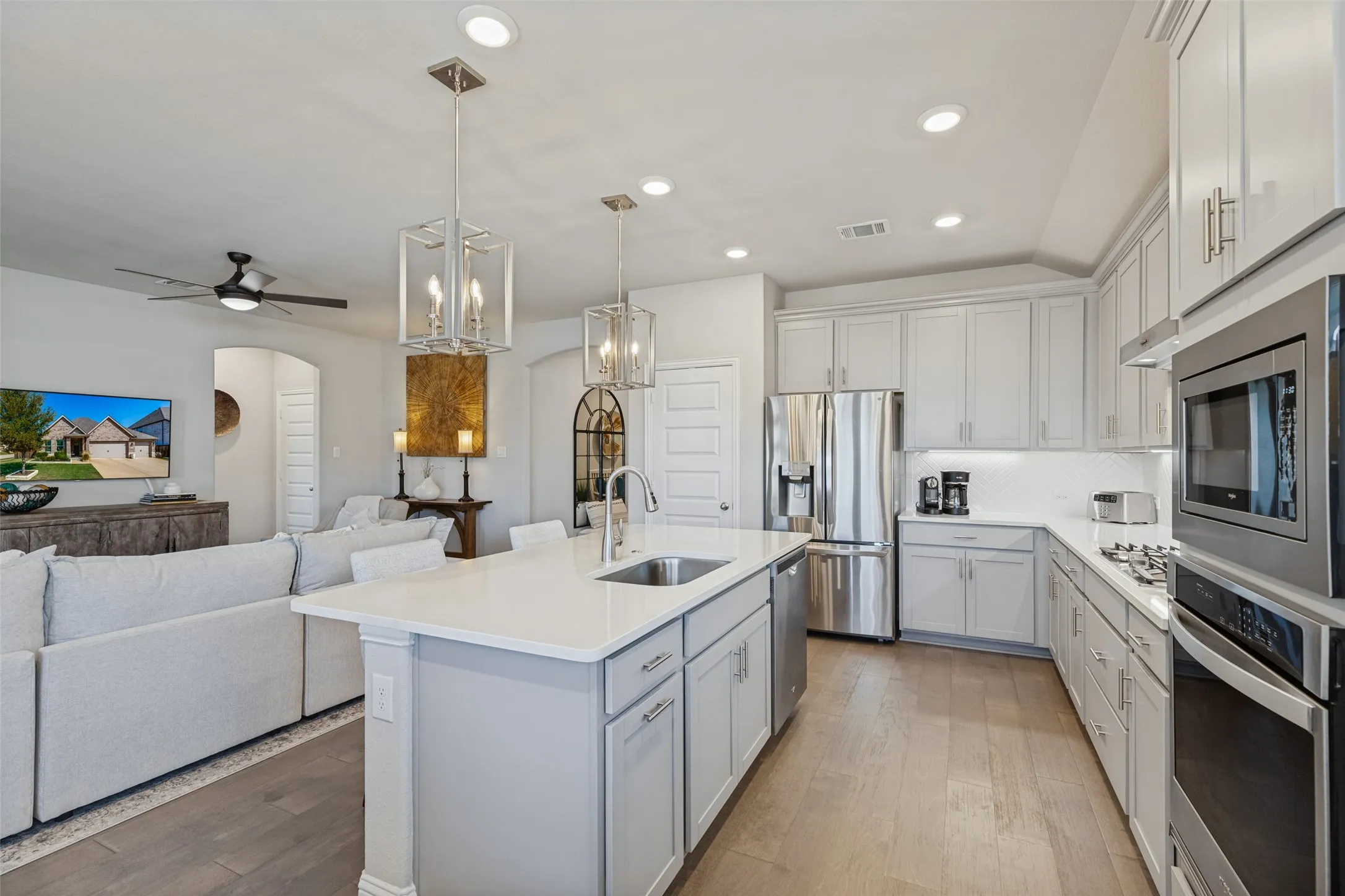 Single Family Residence For Sale in Collin County , 3216 Mountwell Drive, Mc Kinney, Texas 75071, 3 Bedroom, 2 Bathroom, 3 Garage spaces, 2,076 Sqft, built in 2021, mls#21392454, Real Estate Agent in Mc Kinney, Homes For Sale in Collin county, Homes For Sale in Mc Kinney, Realtor in Mc Kinney Texas, Real Estate Brokerage Independent Realty Texas, Luminita Cordes Realtor
