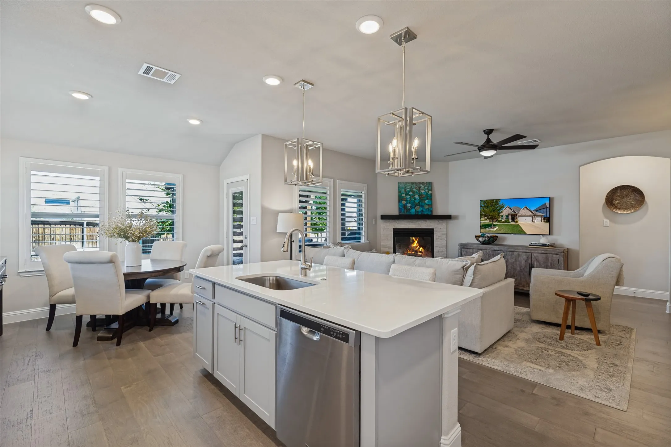 Single Family Residence For Sale in Collin County , 3216 Mountwell Drive, Mc Kinney, Texas 75071, 3 Bedroom, 2 Bathroom, 3 Garage spaces, 2,076 Sqft, built in 2021, mls#21392454, Real Estate Agent in Mc Kinney, Homes For Sale in Collin county, Homes For Sale in Mc Kinney, Realtor in Mc Kinney Texas, Real Estate Brokerage Independent Realty Texas, Luminita Cordes Realtor