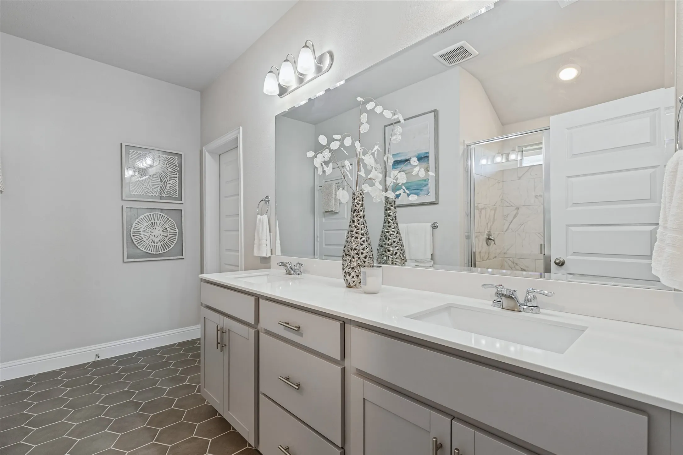 Single Family Residence For Sale in Collin County , 3216 Mountwell Drive, Mc Kinney, Texas 75071, 3 Bedroom, 2 Bathroom, 3 Garage spaces, 2,076 Sqft, built in 2021, mls#21392454, Real Estate Agent in Mc Kinney, Homes For Sale in Collin county, Homes For Sale in Mc Kinney, Realtor in Mc Kinney Texas, Real Estate Brokerage Independent Realty Texas, Luminita Cordes Realtor