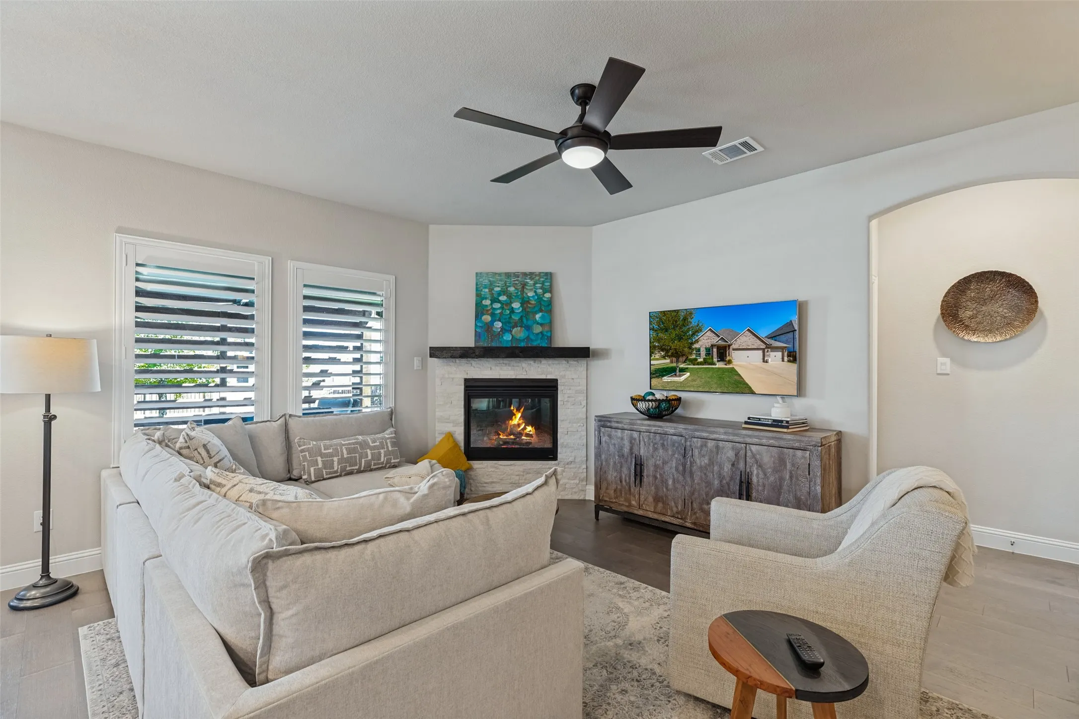 Single Family Residence For Sale in Collin County , 3216 Mountwell Drive, Mc Kinney, Texas 75071, 3 Bedroom, 2 Bathroom, 3 Garage spaces, 2,076 Sqft, built in 2021, mls#21392454, Real Estate Agent in Mc Kinney, Homes For Sale in Collin county, Homes For Sale in Mc Kinney, Realtor in Mc Kinney Texas, Real Estate Brokerage Independent Realty Texas, Luminita Cordes Realtor