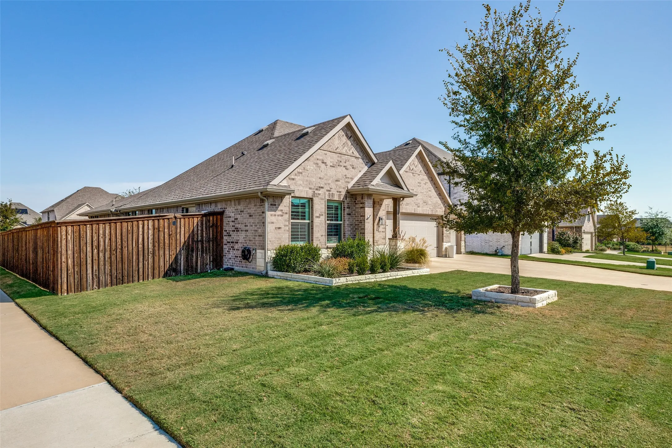 Single Family Residence For Sale in Collin County , 3216 Mountwell Drive, Mc Kinney, Texas 75071, 3 Bedroom, 2 Bathroom, 3 Garage spaces, 2,076 Sqft, built in 2021, mls#21392454, Real Estate Agent in Mc Kinney, Homes For Sale in Collin county, Homes For Sale in Mc Kinney, Realtor in Mc Kinney Texas, Real Estate Brokerage Independent Realty Texas, Luminita Cordes Realtor