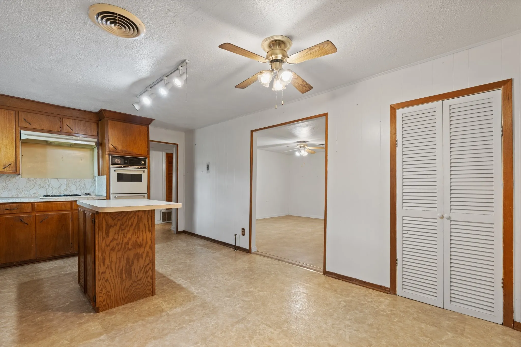 Improved Land For Sale in Johnson County , 3501 CR 312, Cleburne, Texas 76031, 0, 0, Garage spaces, 0 Sqft, built in 1975, mls#21394320, Real Estate Agent in Cleburne, Homes For Sale in Johnson county, Homes For Sale in Cleburne, Realtor in Cleburne Texas, Real Estate Brokerage Independent Realty Texas, Luminita Cordes Realtor