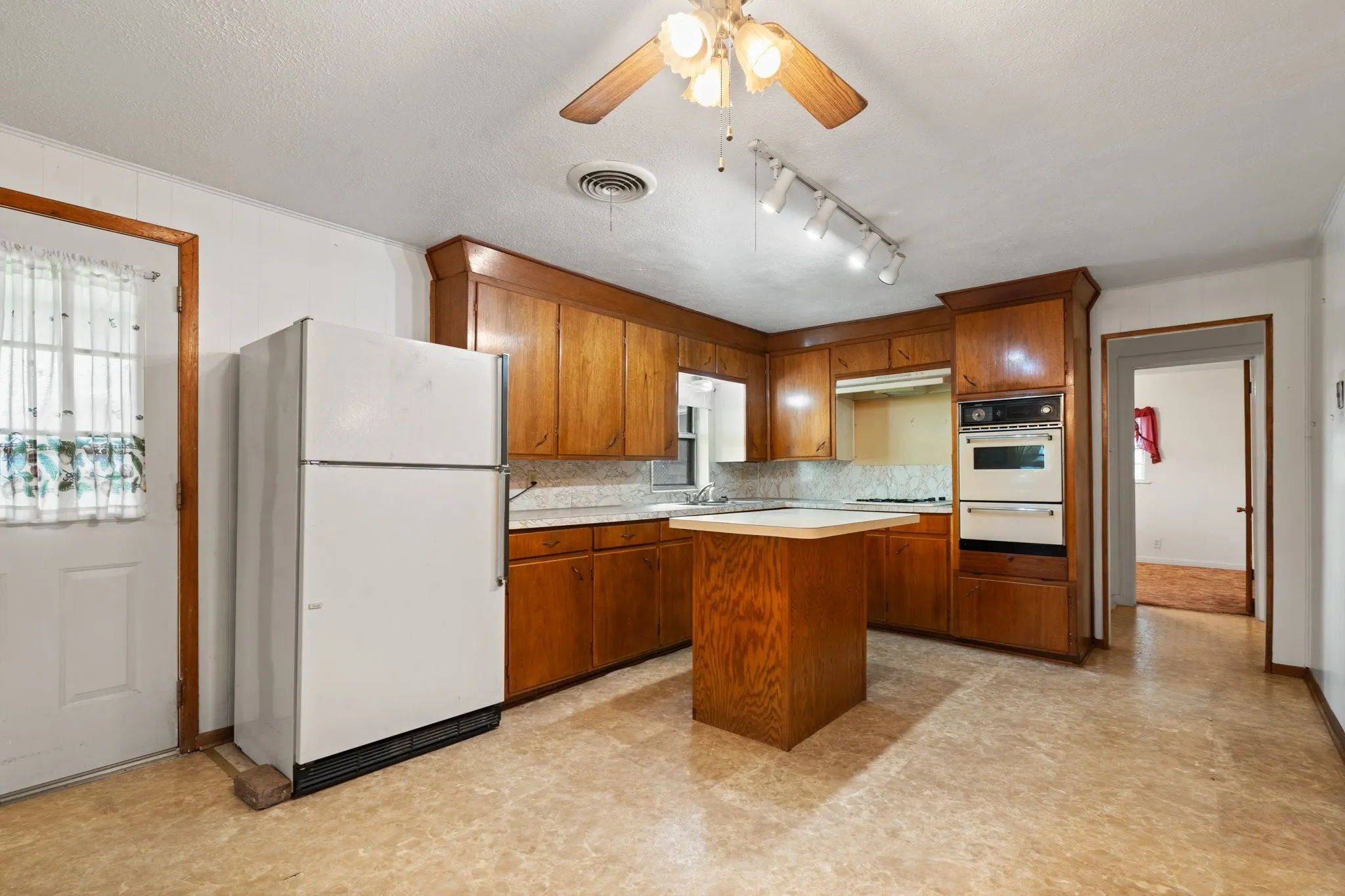 Improved Land For Sale in Johnson County , 3501 CR 312, Cleburne, Texas 76031, 0, 0, Garage spaces, 0 Sqft, built in 1975, mls#21394320, Real Estate Agent in Cleburne, Homes For Sale in Johnson county, Homes For Sale in Cleburne, Realtor in Cleburne Texas, Real Estate Brokerage Independent Realty Texas, Luminita Cordes Realtor