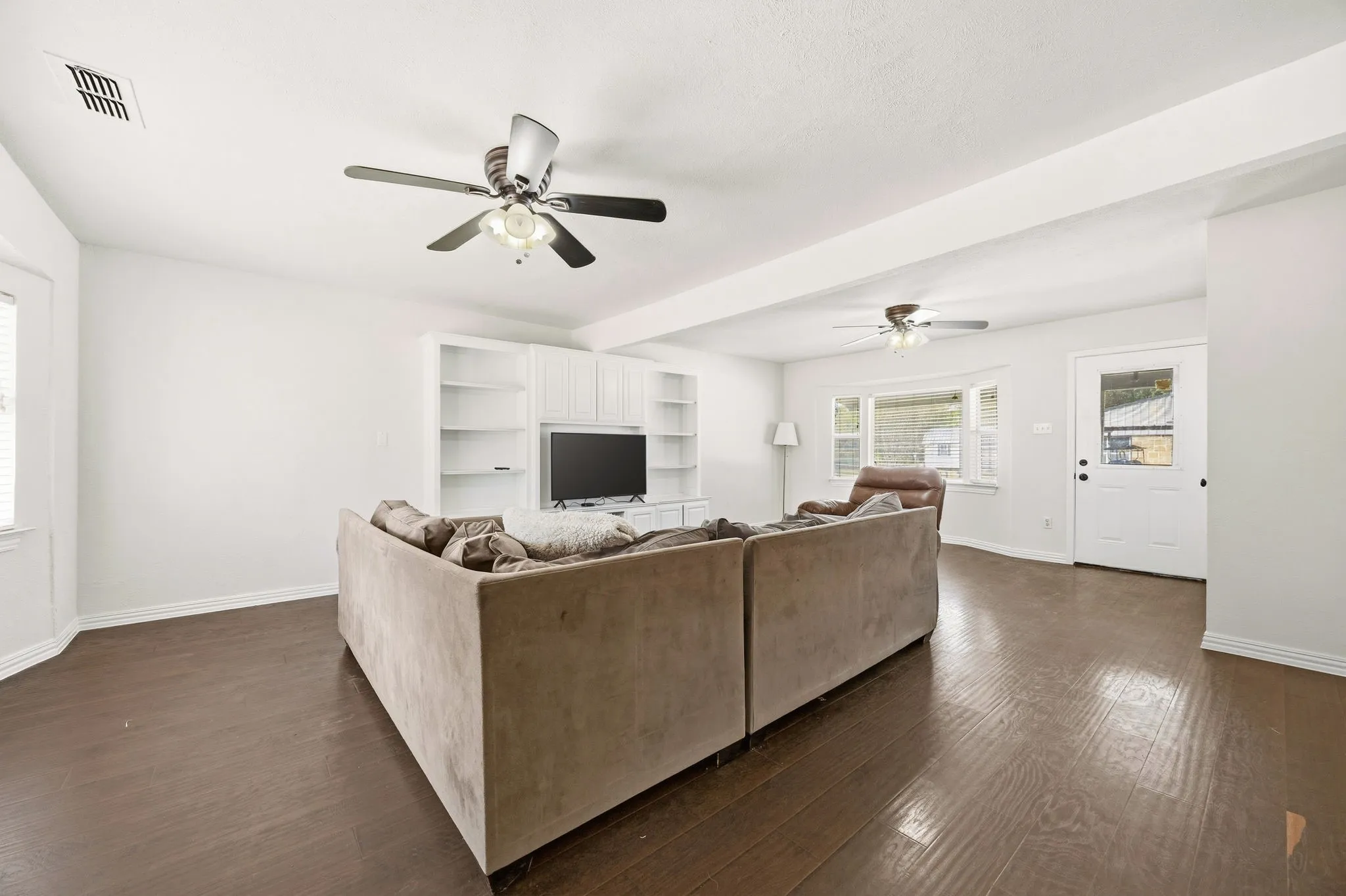 Single Family Residence For Sale in Denton County , 2810 Wild Valley Drive, Little Elm, Texas 75068, 4 Bedroom, 2 Bathroom, Garage spaces, 1,680 Sqft, built in 1994, mls#21394240, Real Estate Agent in Little Elm, Homes For Sale in Denton county, Homes For Sale in Little Elm, Realtor in Little Elm Texas, Real Estate Brokerage Independent Realty Texas, Luminita Cordes Realtor