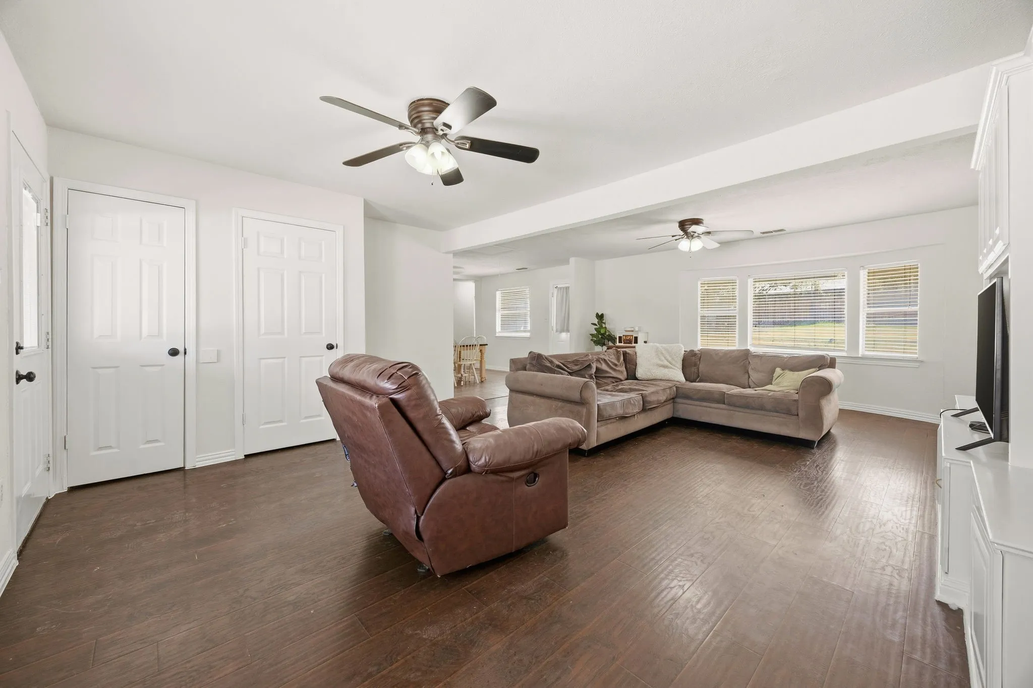 Single Family Residence For Sale in Denton County , 2810 Wild Valley Drive, Little Elm, Texas 75068, 4 Bedroom, 2 Bathroom, Garage spaces, 1,680 Sqft, built in 1994, mls#21394240, Real Estate Agent in Little Elm, Homes For Sale in Denton county, Homes For Sale in Little Elm, Realtor in Little Elm Texas, Real Estate Brokerage Independent Realty Texas, Luminita Cordes Realtor