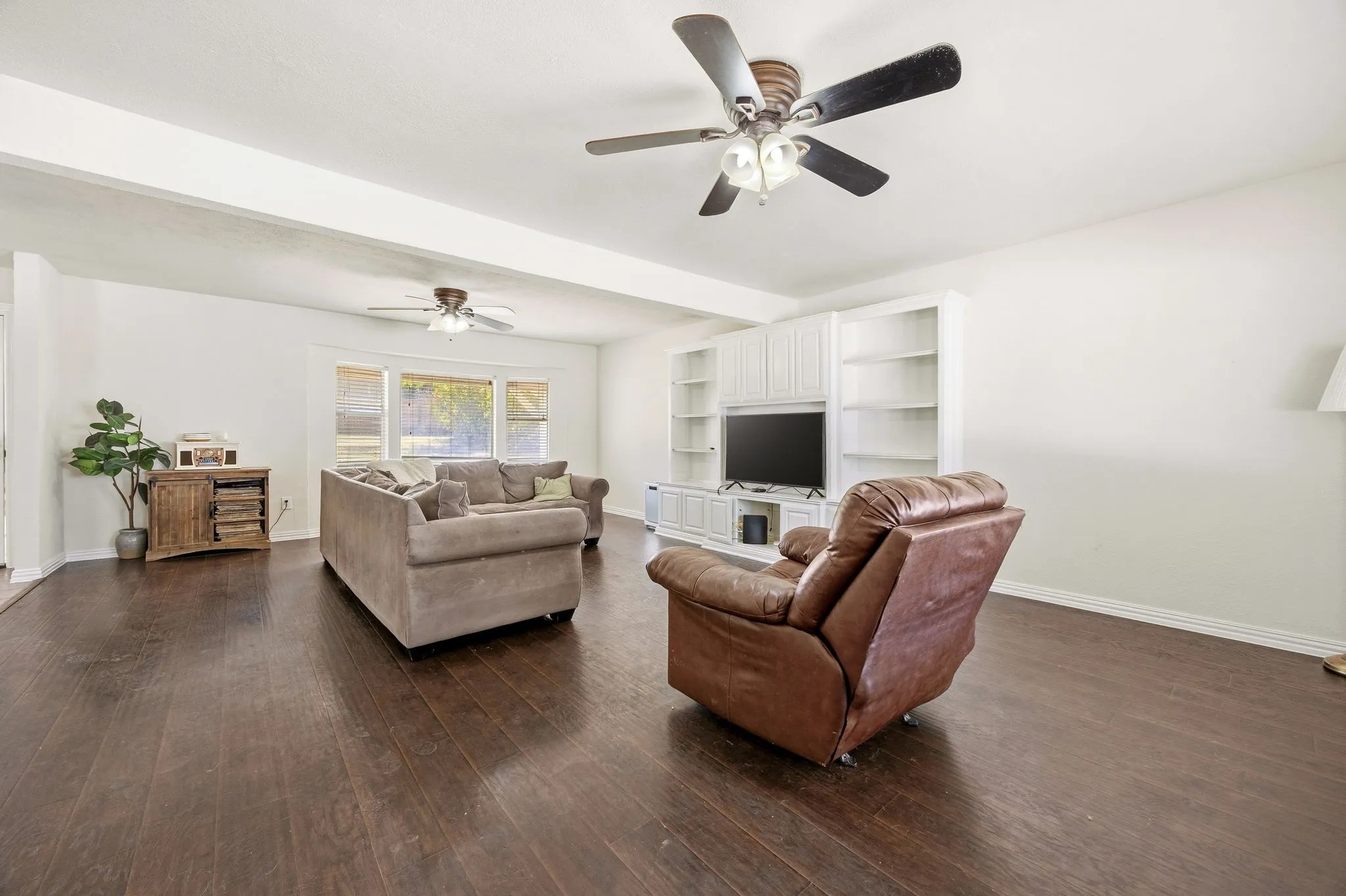 Single Family Residence For Sale in Denton County , 2810 Wild Valley Drive, Little Elm, Texas 75068, 4 Bedroom, 2 Bathroom, Garage spaces, 1,680 Sqft, built in 1994, mls#21394240, Real Estate Agent in Little Elm, Homes For Sale in Denton county, Homes For Sale in Little Elm, Realtor in Little Elm Texas, Real Estate Brokerage Independent Realty Texas, Luminita Cordes Realtor