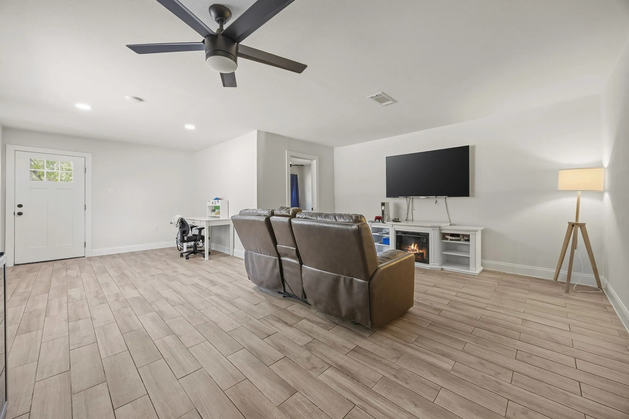Single Family Residence For Sale in Denton County , 2810 Wild Valley Drive, Little Elm, Texas 75068, 4 Bedroom, 2 Bathroom, Garage spaces, 1,680 Sqft, built in 1994, mls#21394240, Real Estate Agent in Little Elm, Homes For Sale in Denton county, Homes For Sale in Little Elm, Realtor in Little Elm Texas, Real Estate Brokerage Independent Realty Texas, Luminita Cordes Realtor