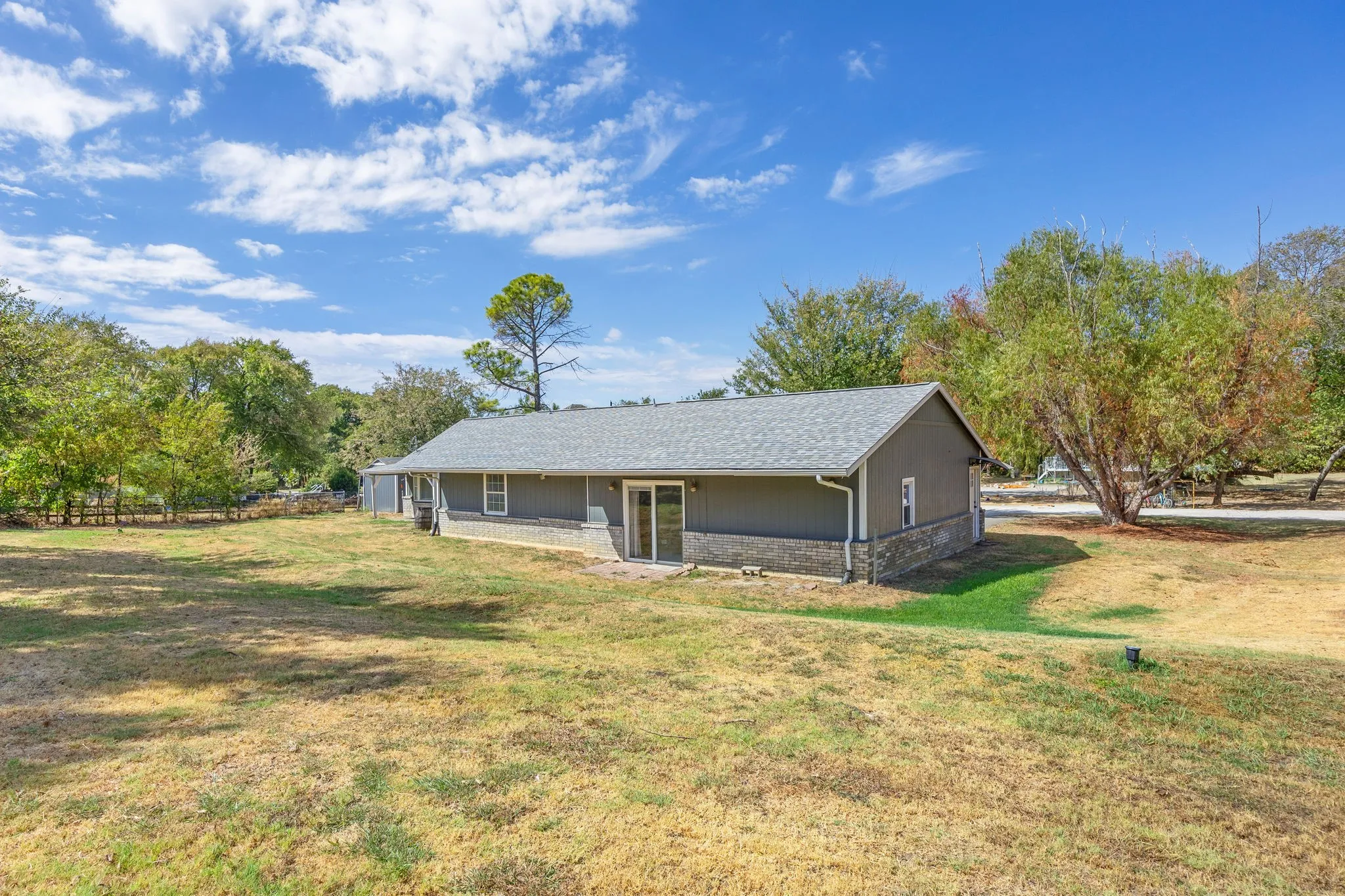 Single Family Residence For Sale in Denton County , 2810 Wild Valley Drive, Little Elm, Texas 75068, 4 Bedroom, 2 Bathroom, Garage spaces, 1,680 Sqft, built in 1994, mls#21394240, Real Estate Agent in Little Elm, Homes For Sale in Denton county, Homes For Sale in Little Elm, Realtor in Little Elm Texas, Real Estate Brokerage Independent Realty Texas, Luminita Cordes Realtor