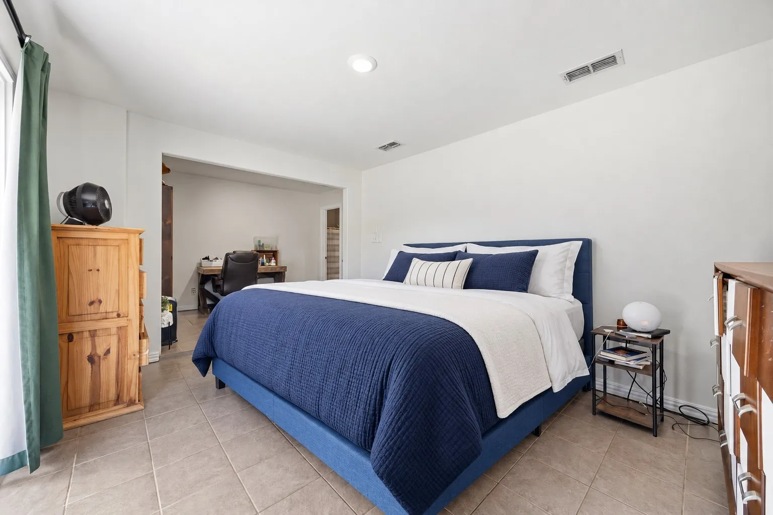 Single Family Residence For Sale in Denton County , 2810 Wild Valley Drive, Little Elm, Texas 75068, 4 Bedroom, 2 Bathroom, Garage spaces, 1,680 Sqft, built in 1994, mls#21394240, Real Estate Agent in Little Elm, Homes For Sale in Denton county, Homes For Sale in Little Elm, Realtor in Little Elm Texas, Real Estate Brokerage Independent Realty Texas, Luminita Cordes Realtor