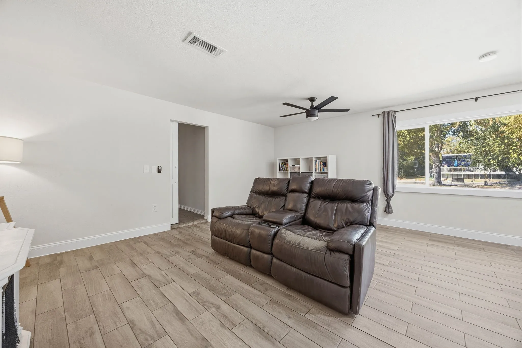 Single Family Residence For Sale in Denton County , 2810 Wild Valley Drive, Little Elm, Texas 75068, 4 Bedroom, 2 Bathroom, Garage spaces, 1,680 Sqft, built in 1994, mls#21394240, Real Estate Agent in Little Elm, Homes For Sale in Denton county, Homes For Sale in Little Elm, Realtor in Little Elm Texas, Real Estate Brokerage Independent Realty Texas, Luminita Cordes Realtor