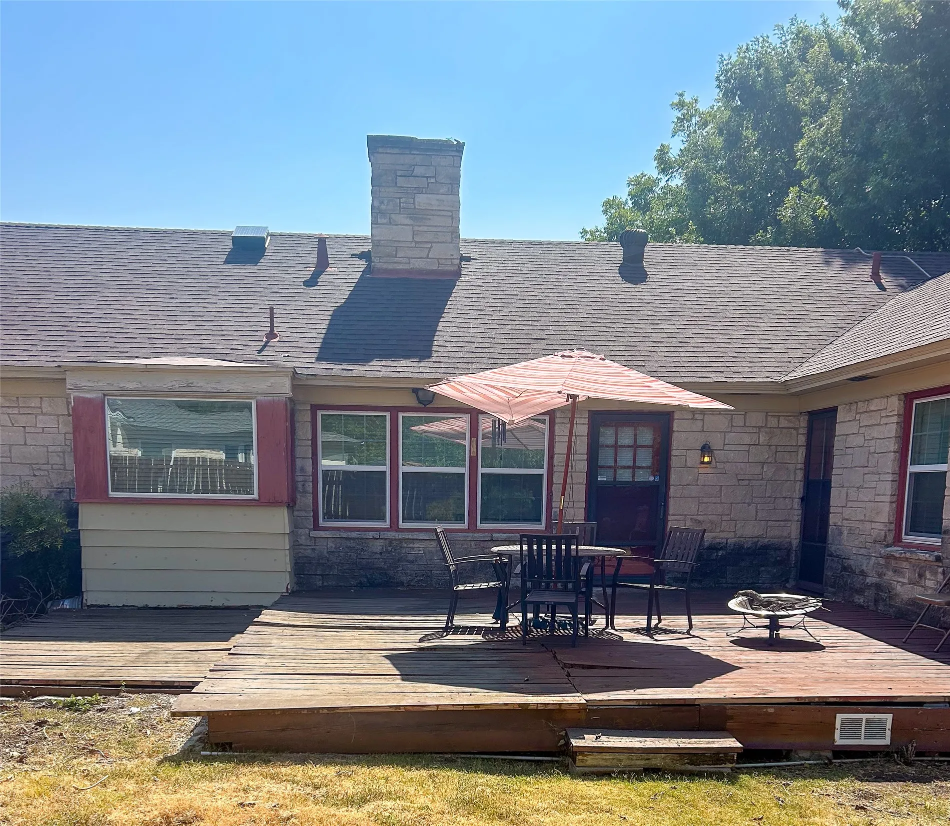 Single Family Residence For Rent in Dallas County , 6547 Starling Circle, Dallas, Texas 75209, 3 Bedroom, 2 Bathroom, 1 Garage spaces, 2,271 Sqft, built in 1947, mls#21391391, Real Estate Agent in Dallas, Homes For Rent in Dallas county, Homes For Rent in Dallas, Realtor in Dallas Texas, Real Estate Brokerage Independent Realty Texas, Luminita Cordes Realtor