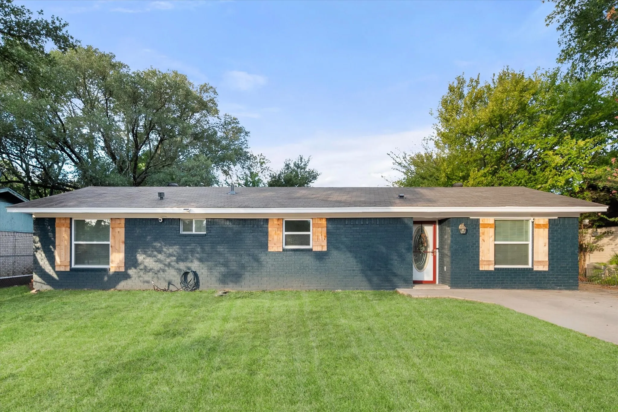 Single Family Residence For Rent in Navarro County , 3514 Kings Circle, Corsicana, Texas 75110, 3 Bedroom, 1 Bathroom, Garage spaces, 1,114 Sqft, built in 1970, mls#21393086, Real Estate Agent in Corsicana, Homes For Rent in Navarro county, Homes For Rent in Corsicana, Realtor in Corsicana Texas, Real Estate Brokerage Independent Realty Texas, Luminita Cordes Realtor