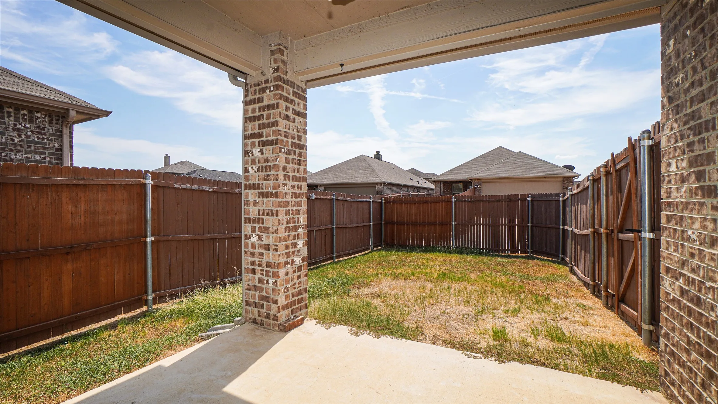 Single Family Residence For Rent in Kaufman County , 3017 Cassinia Parkway, Heartland, Texas 75126, 3 Bedroom, 2 Bathroom, 2 Garage spaces, 1,575 Sqft, built in 2016, mls#21392774, Real Estate Agent in Heartland, Homes For Rent in Kaufman county, Homes For Rent in Heartland, Realtor in Heartland Texas, Real Estate Brokerage Independent Realty Texas, Luminita Cordes Realtor
