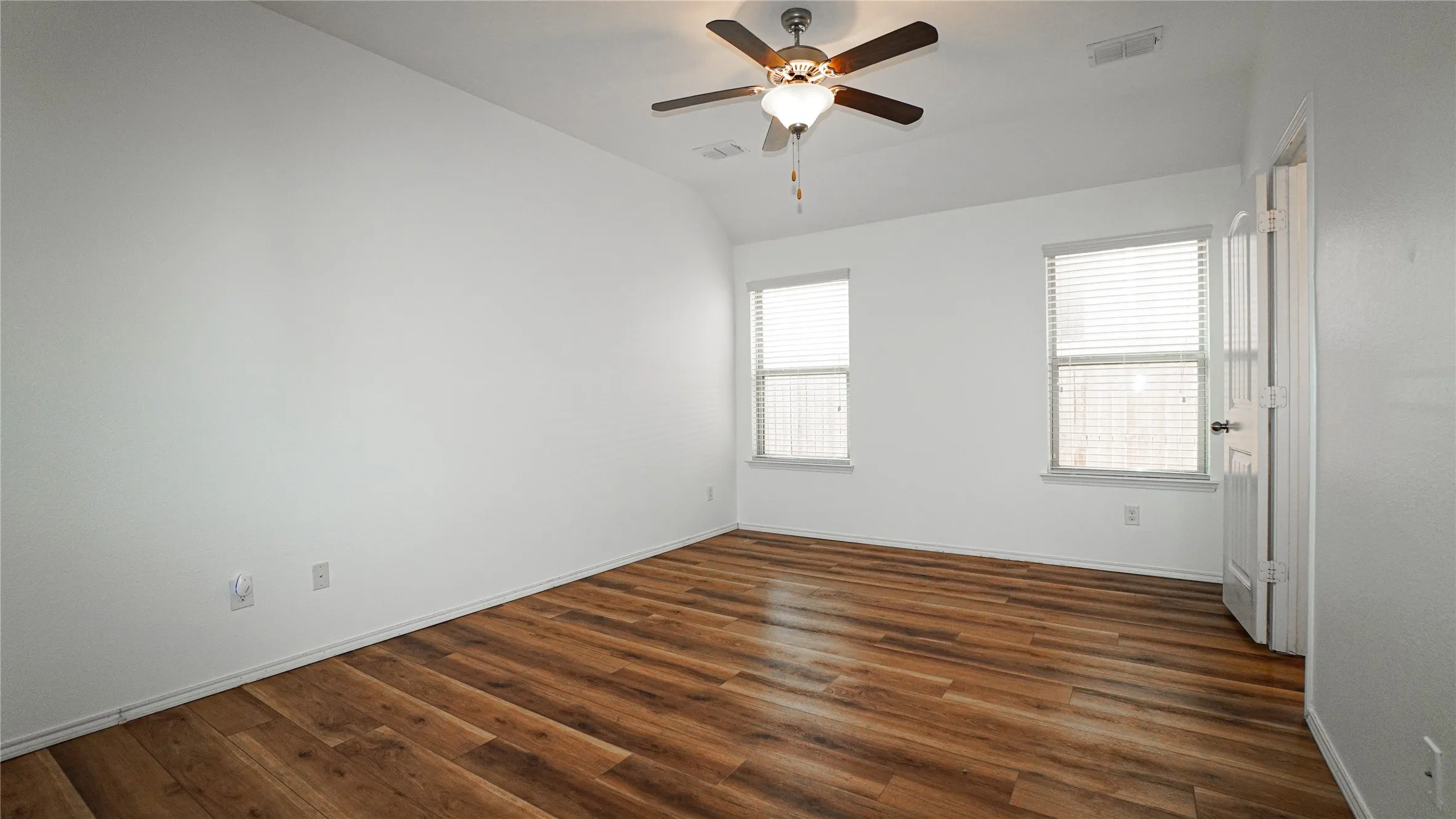 Single Family Residence For Rent in Kaufman County , 3017 Cassinia Parkway, Heartland, Texas 75126, 3 Bedroom, 2 Bathroom, 2 Garage spaces, 1,575 Sqft, built in 2016, mls#21392774, Real Estate Agent in Heartland, Homes For Rent in Kaufman county, Homes For Rent in Heartland, Realtor in Heartland Texas, Real Estate Brokerage Independent Realty Texas, Luminita Cordes Realtor