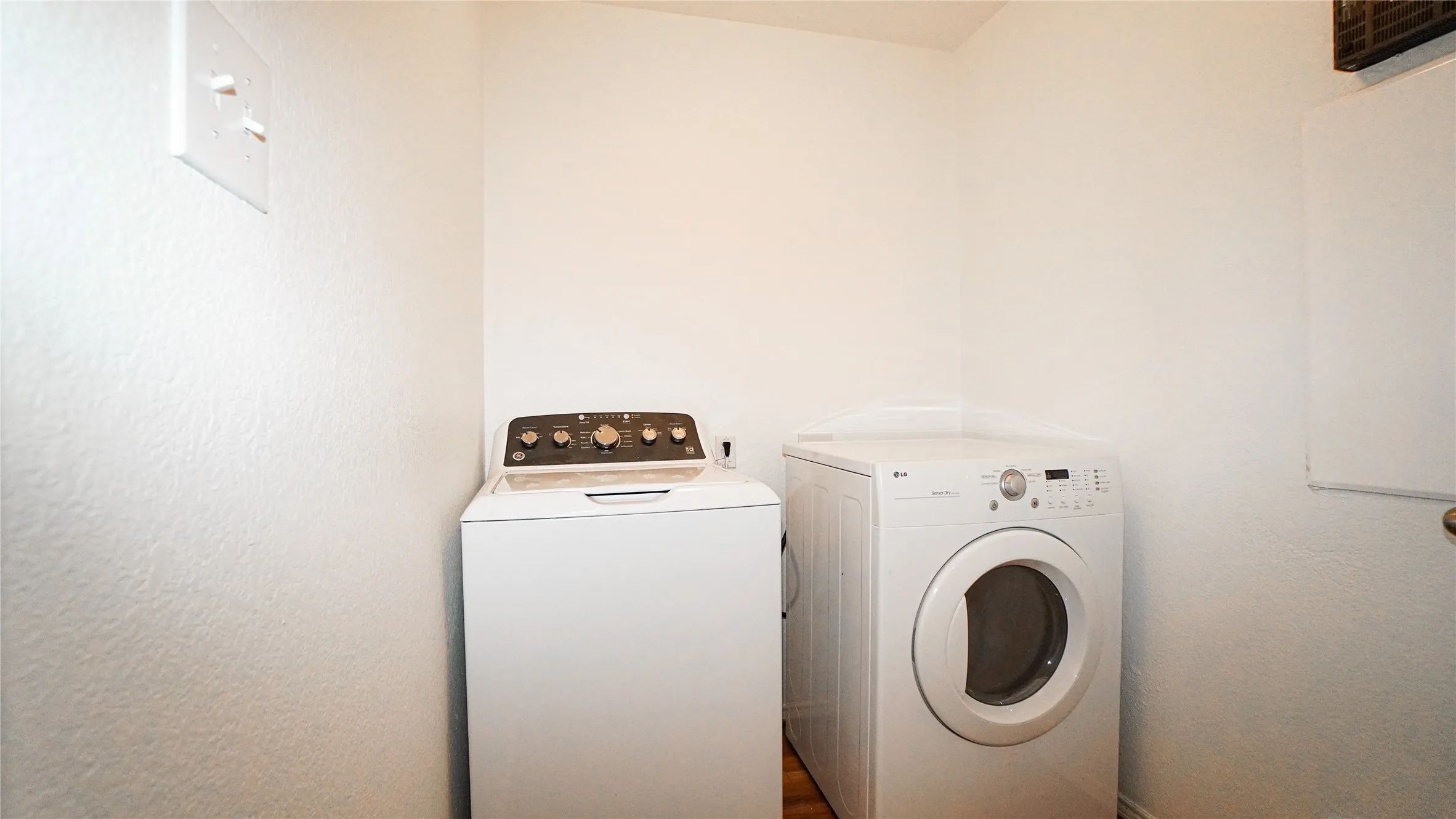 Single Family Residence For Rent in Kaufman County , 3017 Cassinia Parkway, Heartland, Texas 75126, 3 Bedroom, 2 Bathroom, 2 Garage spaces, 1,575 Sqft, built in 2016, mls#21392774, Real Estate Agent in Heartland, Homes For Rent in Kaufman county, Homes For Rent in Heartland, Realtor in Heartland Texas, Real Estate Brokerage Independent Realty Texas, Luminita Cordes Realtor