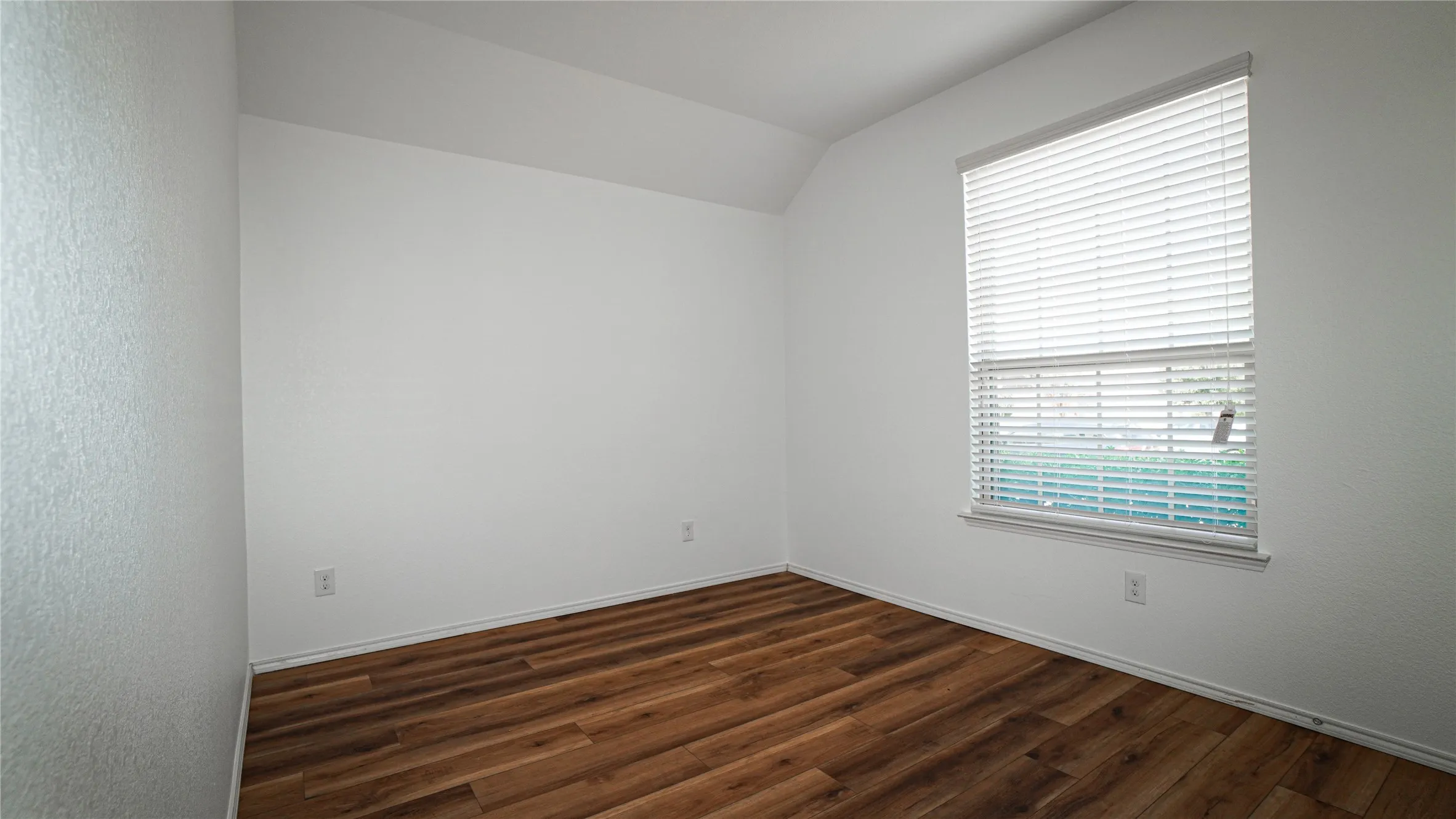 Single Family Residence For Rent in Kaufman County , 3017 Cassinia Parkway, Heartland, Texas 75126, 3 Bedroom, 2 Bathroom, 2 Garage spaces, 1,575 Sqft, built in 2016, mls#21392774, Real Estate Agent in Heartland, Homes For Rent in Kaufman county, Homes For Rent in Heartland, Realtor in Heartland Texas, Real Estate Brokerage Independent Realty Texas, Luminita Cordes Realtor