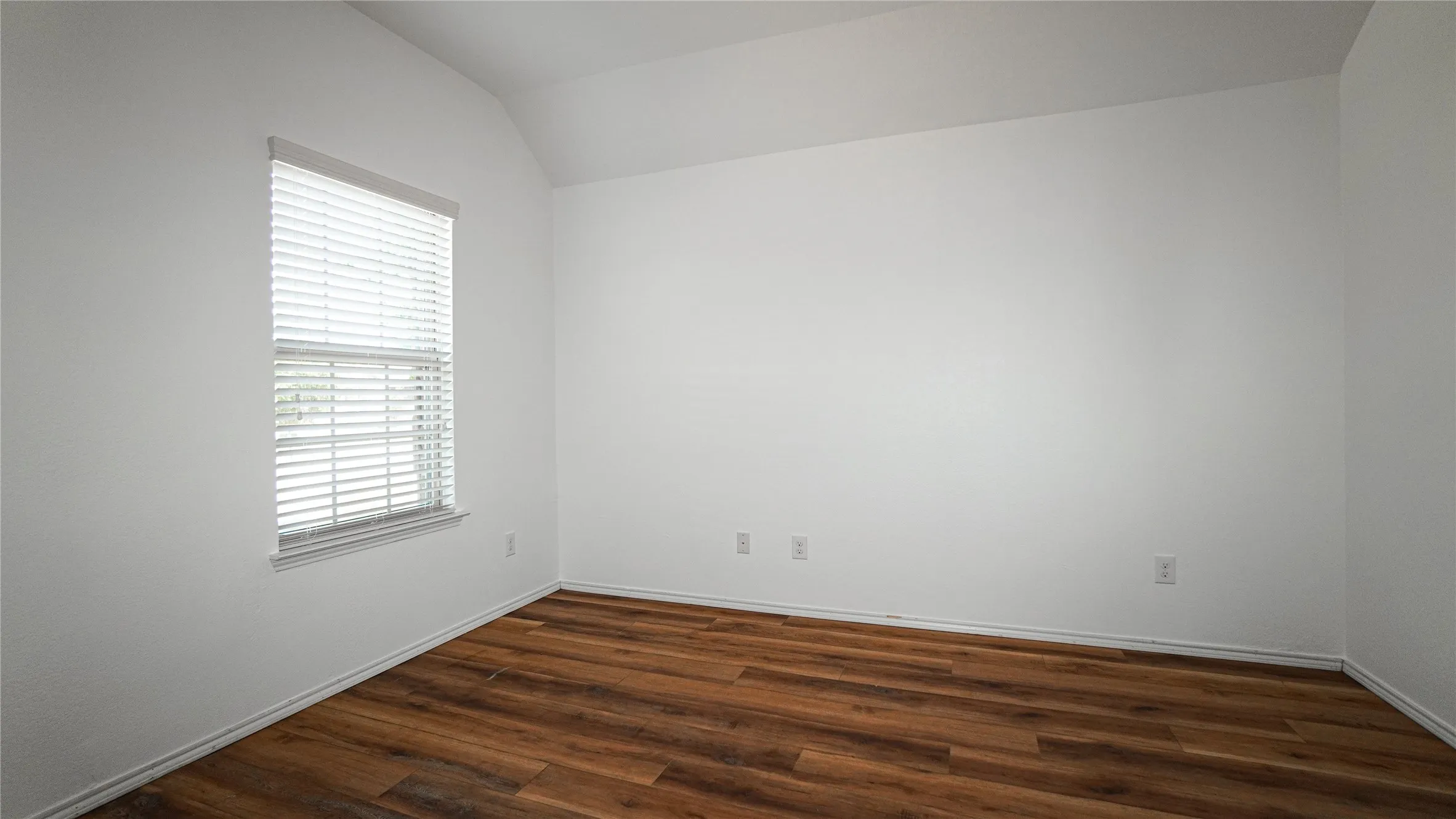 Single Family Residence For Rent in Kaufman County , 3017 Cassinia Parkway, Heartland, Texas 75126, 3 Bedroom, 2 Bathroom, 2 Garage spaces, 1,575 Sqft, built in 2016, mls#21392774, Real Estate Agent in Heartland, Homes For Rent in Kaufman county, Homes For Rent in Heartland, Realtor in Heartland Texas, Real Estate Brokerage Independent Realty Texas, Luminita Cordes Realtor