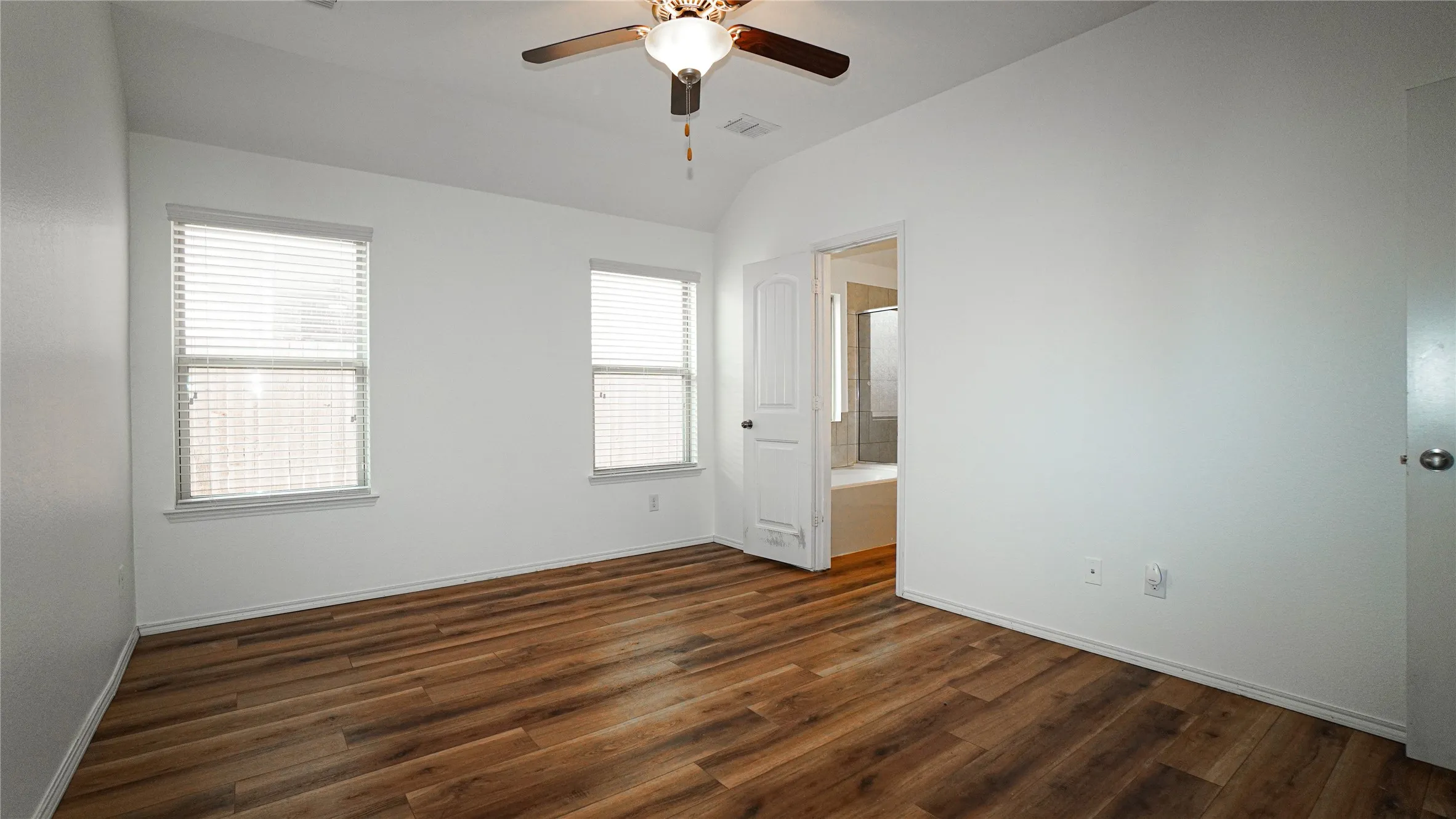 Single Family Residence For Rent in Kaufman County , 3017 Cassinia Parkway, Heartland, Texas 75126, 3 Bedroom, 2 Bathroom, 2 Garage spaces, 1,575 Sqft, built in 2016, mls#21392774, Real Estate Agent in Heartland, Homes For Rent in Kaufman county, Homes For Rent in Heartland, Realtor in Heartland Texas, Real Estate Brokerage Independent Realty Texas, Luminita Cordes Realtor