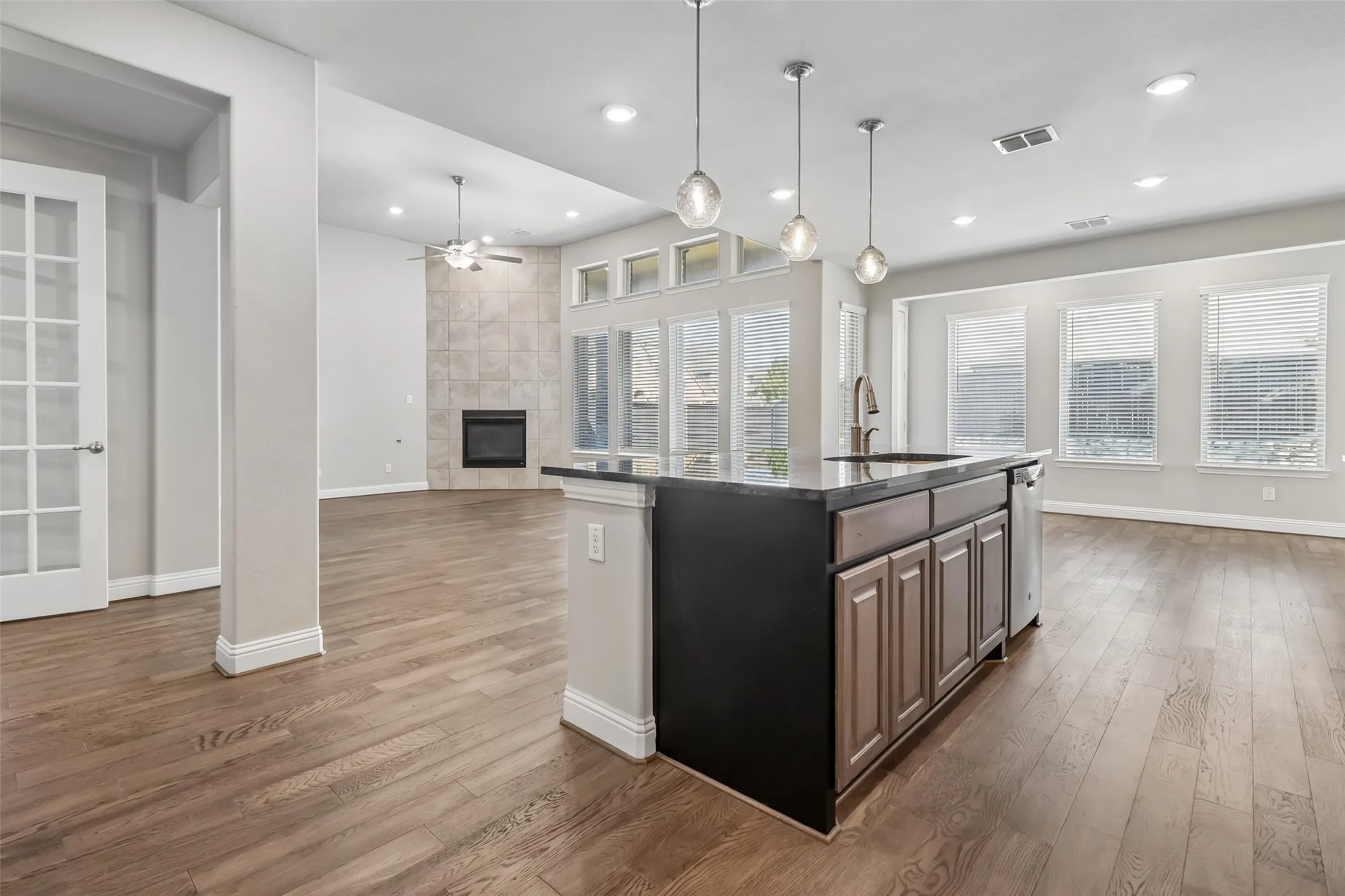 Single Family Residence For Sale in Collin County , 1500 Snapdragon Court, Celina, Texas 75078, 5 Bedroom, 5 Bathroom, 3 Garage spaces, 3,917 Sqft, built in 2019, mls#21382432, Real Estate Agent in Celina, Homes For Sale in Collin county, Homes For Sale in Celina, Realtor in Celina Texas, Real Estate Brokerage Independent Realty Texas, Luminita Cordes Realtor