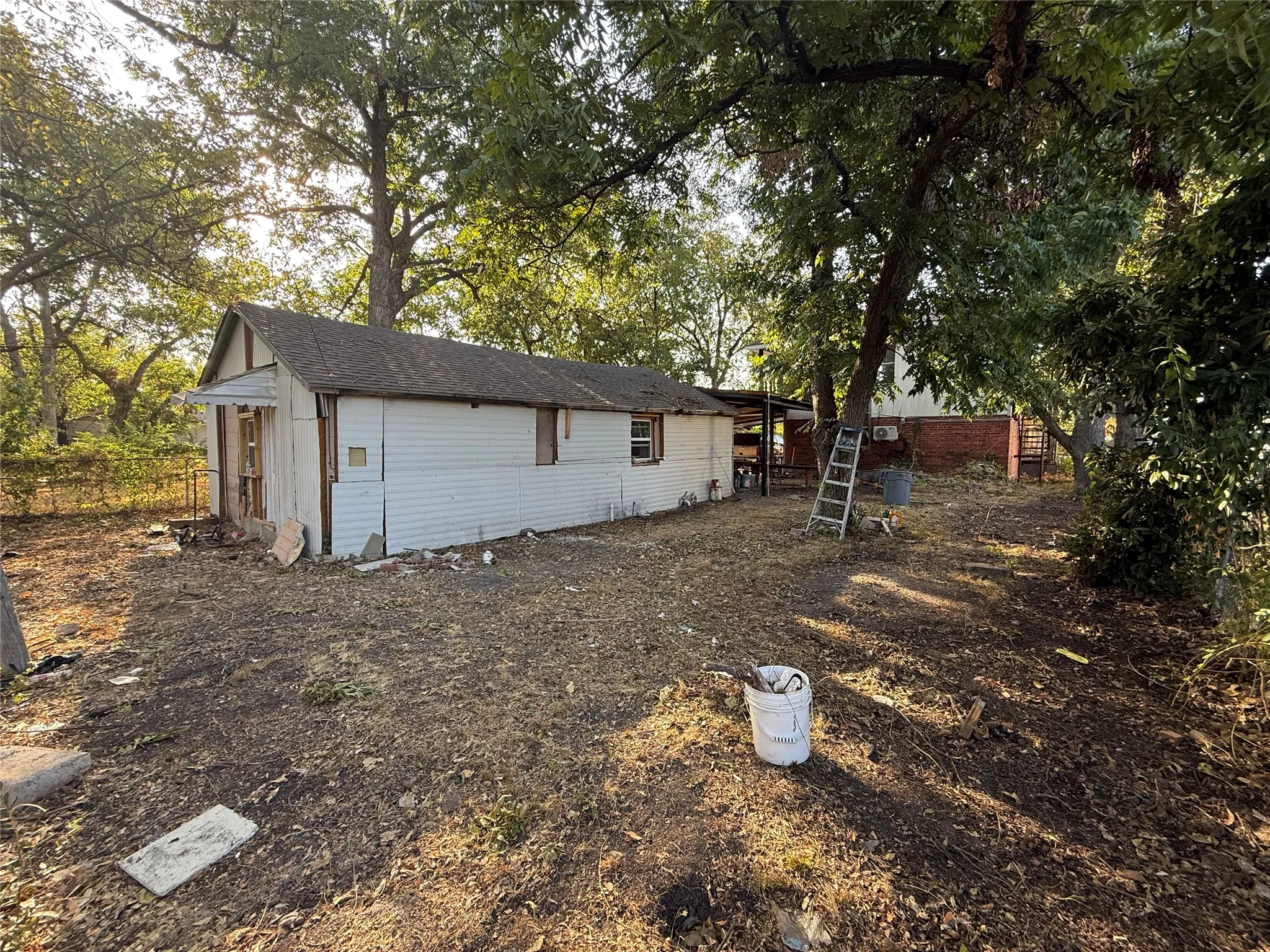 Single Family Residence For Sale in Dallas County , 235 W Suffolk Avenue, Dallas, Texas 75208, 3 Bedroom, 1 Bathroom, Garage spaces, 1,616 Sqft, built in 1930, mls#21394367, Real Estate Agent in Dallas, Homes For Sale in Dallas county, Homes For Sale in Dallas, Realtor in Dallas Texas, Real Estate Brokerage Independent Realty Texas, Luminita Cordes Realtor