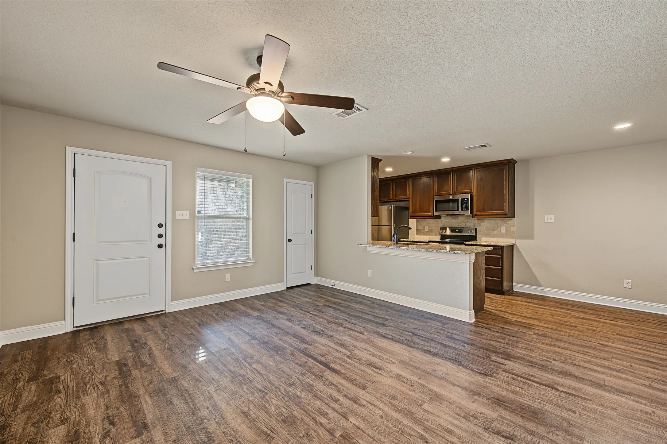Duplex For Rent in Tarrant County , 3216 Cherry Lane, Fort Worth, Texas 76116, 3 Bedroom, 2 Bathroom, 1 Garage spaces, 2,188 Sqft, built in 2017, mls#21393988, Real Estate Agent in Fort Worth, Homes For Rent in Tarrant county, Homes For Rent in Fort Worth, Realtor in Fort Worth Texas, Real Estate Brokerage Independent Realty Texas, Luminita Cordes Realtor