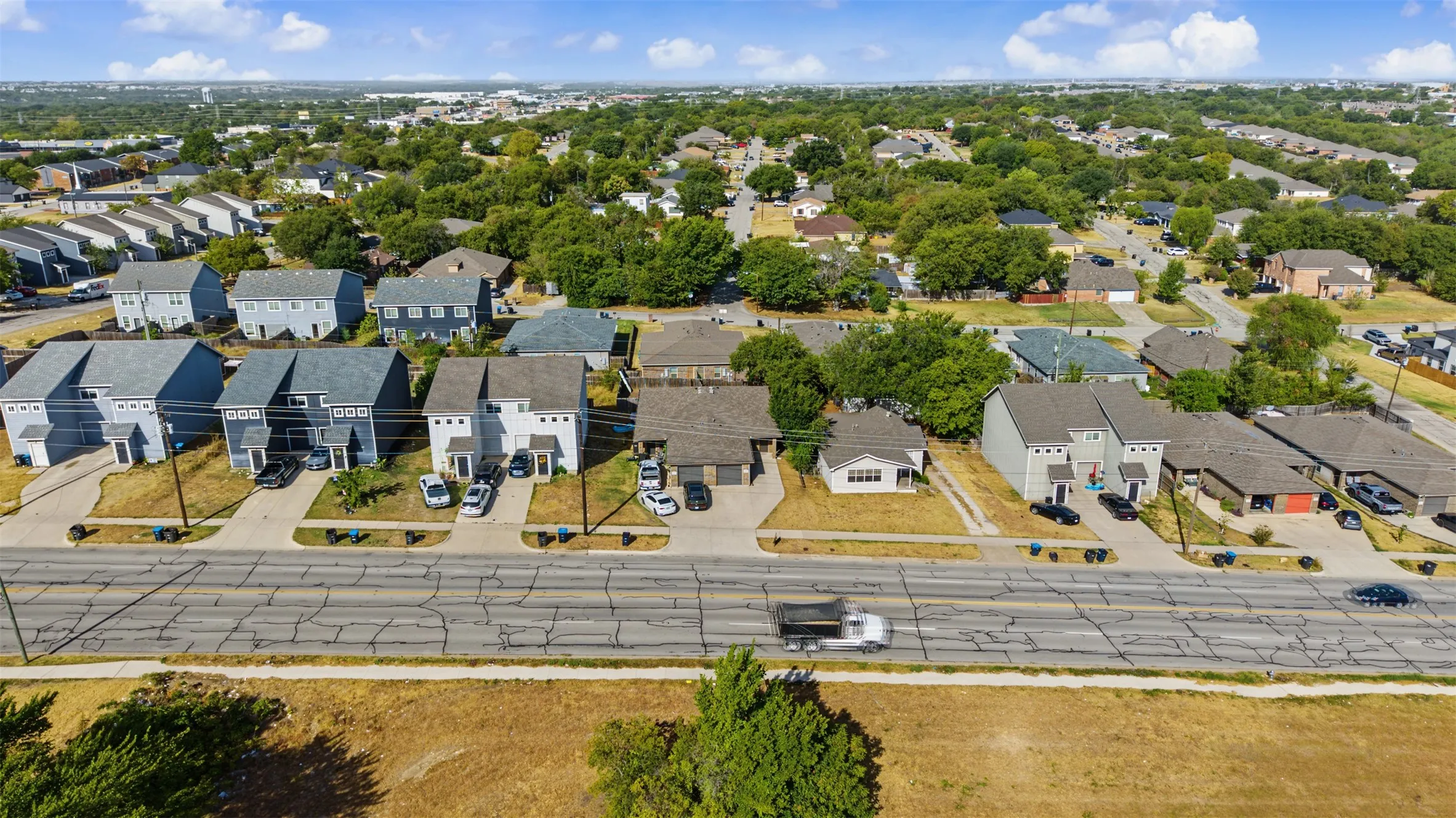 Duplex For Rent in Tarrant County , 3216 Cherry Lane, Fort Worth, Texas 76116, 3 Bedroom, 2 Bathroom, 1 Garage spaces, 2,188 Sqft, built in 2017, mls#21393988, Real Estate Agent in Fort Worth, Homes For Rent in Tarrant county, Homes For Rent in Fort Worth, Realtor in Fort Worth Texas, Real Estate Brokerage Independent Realty Texas, Luminita Cordes Realtor