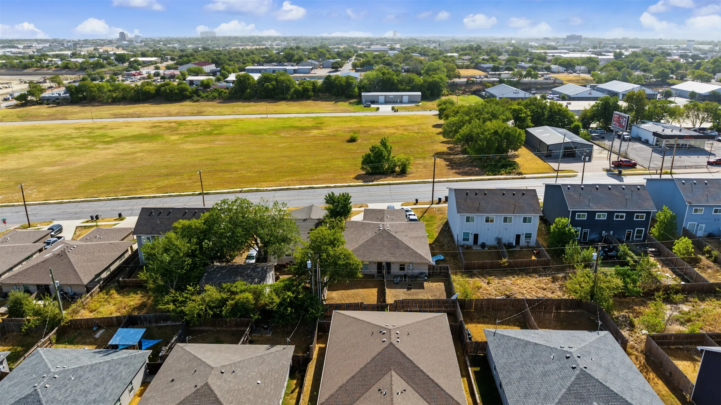 Duplex For Rent in Tarrant County , 3216 Cherry Lane, Fort Worth, Texas 76116, 3 Bedroom, 2 Bathroom, 1 Garage spaces, 2,188 Sqft, built in 2017, mls#21393988, Real Estate Agent in Fort Worth, Homes For Rent in Tarrant county, Homes For Rent in Fort Worth, Realtor in Fort Worth Texas, Real Estate Brokerage Independent Realty Texas, Luminita Cordes Realtor