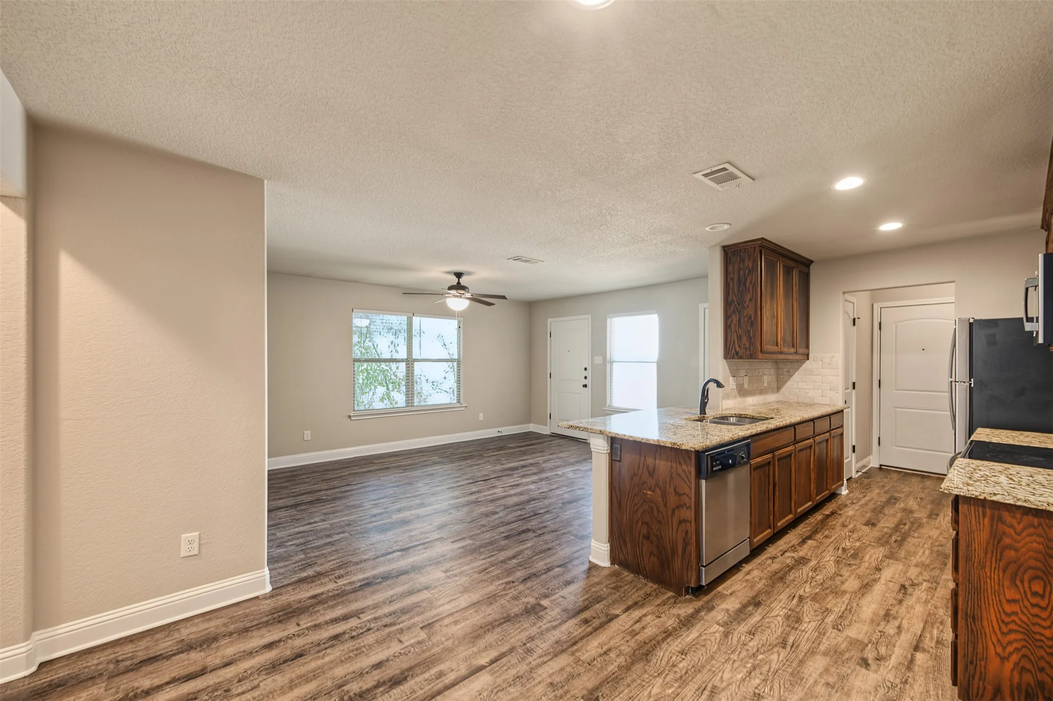 Duplex For Rent in Tarrant County , 3216 Cherry Lane, Fort Worth, Texas 76116, 3 Bedroom, 2 Bathroom, 1 Garage spaces, 2,188 Sqft, built in 2017, mls#21393988, Real Estate Agent in Fort Worth, Homes For Rent in Tarrant county, Homes For Rent in Fort Worth, Realtor in Fort Worth Texas, Real Estate Brokerage Independent Realty Texas, Luminita Cordes Realtor