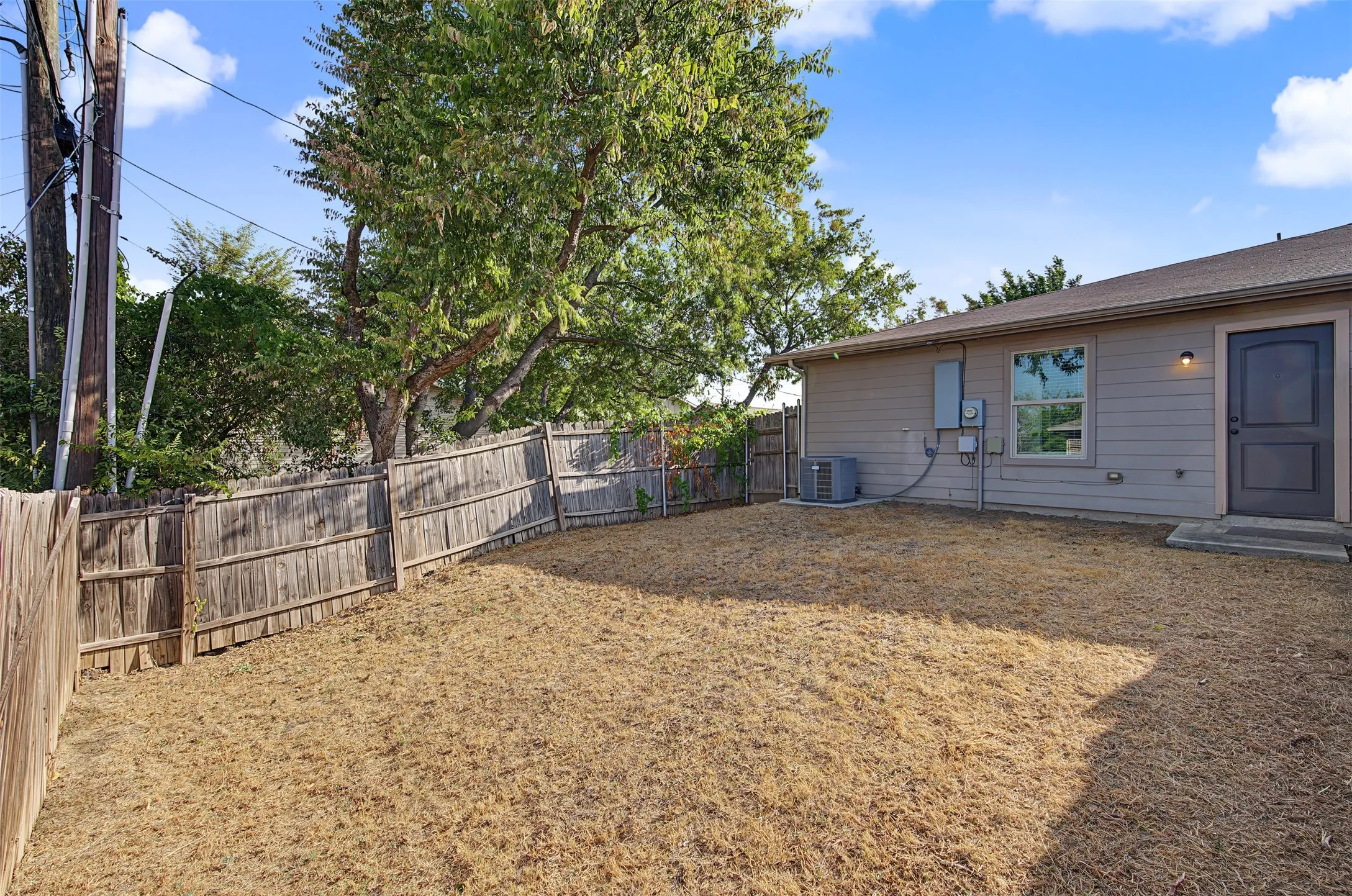 Duplex For Rent in Tarrant County , 3216 Cherry Lane, Fort Worth, Texas 76116, 3 Bedroom, 2 Bathroom, 1 Garage spaces, 2,188 Sqft, built in 2017, mls#21393988, Real Estate Agent in Fort Worth, Homes For Rent in Tarrant county, Homes For Rent in Fort Worth, Realtor in Fort Worth Texas, Real Estate Brokerage Independent Realty Texas, Luminita Cordes Realtor