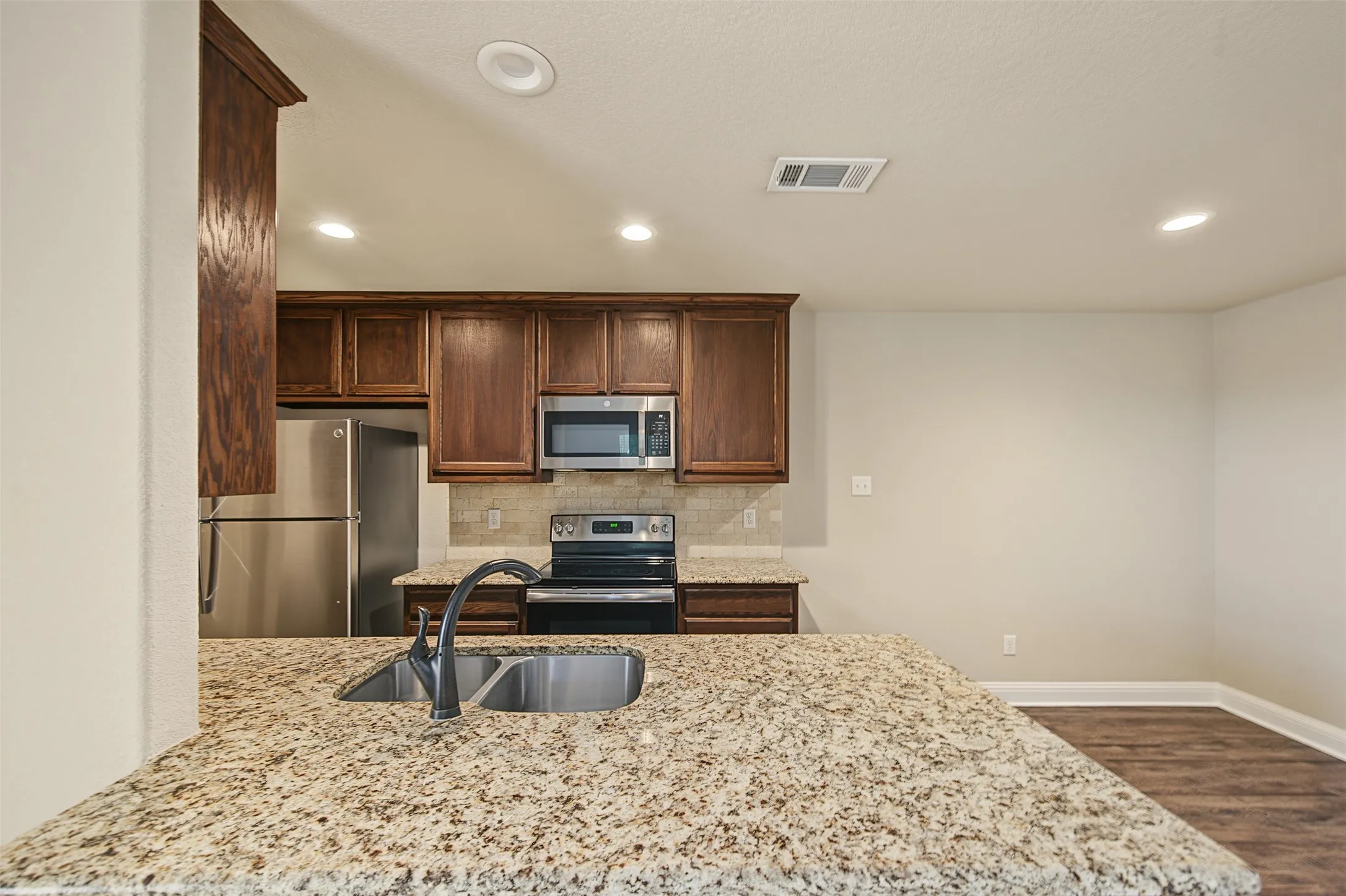 Duplex For Rent in Tarrant County , 3216 Cherry Lane, Fort Worth, Texas 76116, 3 Bedroom, 2 Bathroom, 1 Garage spaces, 2,188 Sqft, built in 2017, mls#21393988, Real Estate Agent in Fort Worth, Homes For Rent in Tarrant county, Homes For Rent in Fort Worth, Realtor in Fort Worth Texas, Real Estate Brokerage Independent Realty Texas, Luminita Cordes Realtor