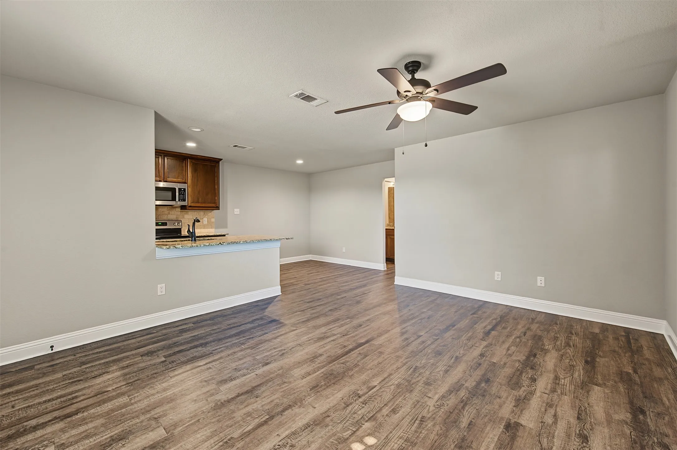 Duplex For Rent in Tarrant County , 3216 Cherry Lane, Fort Worth, Texas 76116, 3 Bedroom, 2 Bathroom, 1 Garage spaces, 2,188 Sqft, built in 2017, mls#21393988, Real Estate Agent in Fort Worth, Homes For Rent in Tarrant county, Homes For Rent in Fort Worth, Realtor in Fort Worth Texas, Real Estate Brokerage Independent Realty Texas, Luminita Cordes Realtor