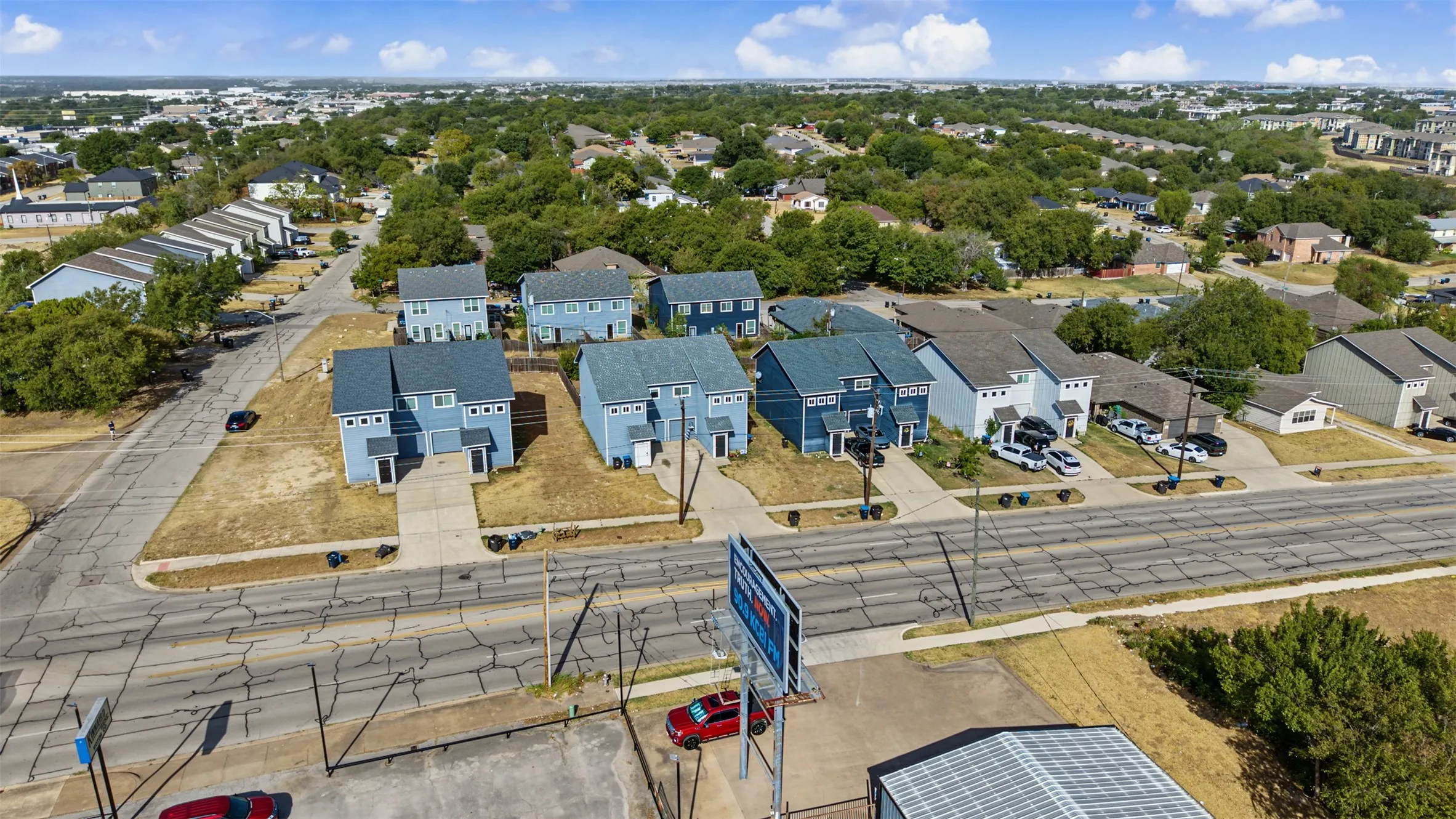 Duplex For Rent in Tarrant County , 3216 Cherry Lane, Fort Worth, Texas 76116, 3 Bedroom, 2 Bathroom, 1 Garage spaces, 2,188 Sqft, built in 2017, mls#21393988, Real Estate Agent in Fort Worth, Homes For Rent in Tarrant county, Homes For Rent in Fort Worth, Realtor in Fort Worth Texas, Real Estate Brokerage Independent Realty Texas, Luminita Cordes Realtor