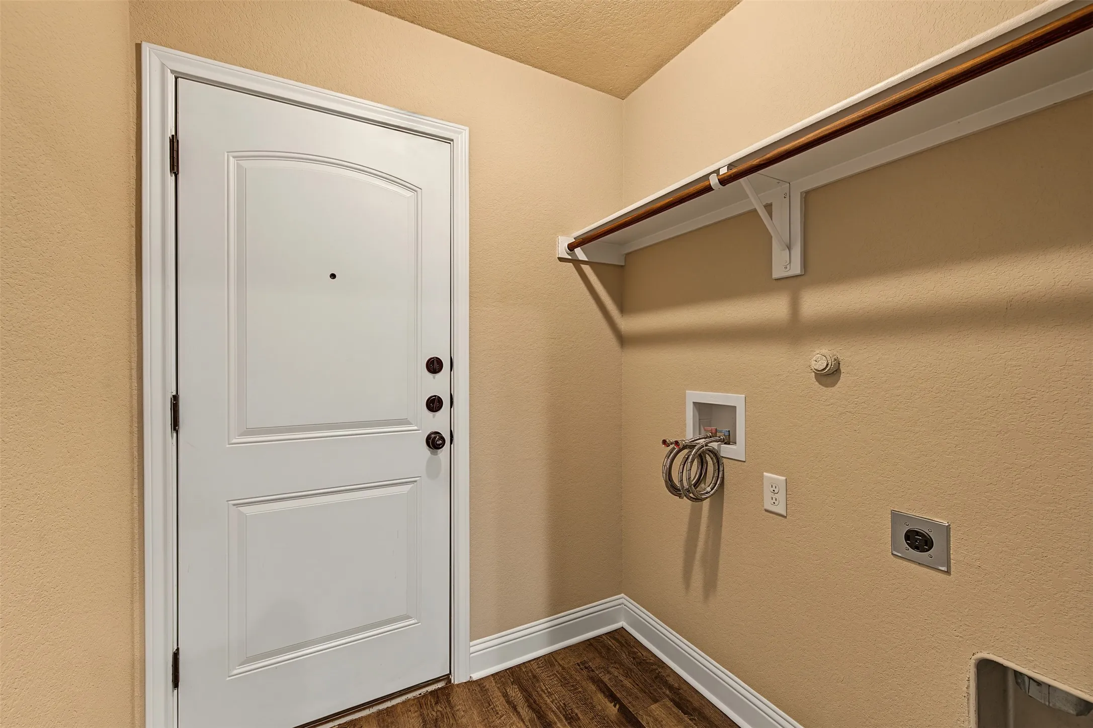 Duplex For Rent in Tarrant County , 3216 Cherry Lane, Fort Worth, Texas 76116, 3 Bedroom, 2 Bathroom, 1 Garage spaces, 2,188 Sqft, built in 2017, mls#21393988, Real Estate Agent in Fort Worth, Homes For Rent in Tarrant county, Homes For Rent in Fort Worth, Realtor in Fort Worth Texas, Real Estate Brokerage Independent Realty Texas, Luminita Cordes Realtor