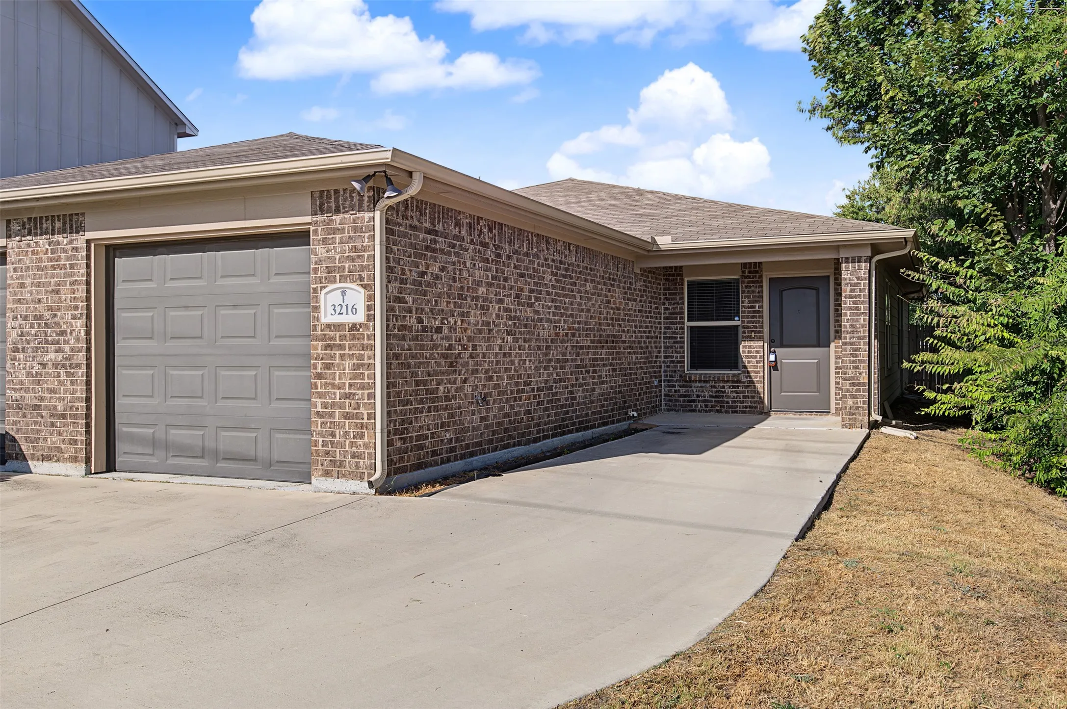 Duplex For Rent in Tarrant County , 3216 Cherry Lane, Fort Worth, Texas 76116, 3 Bedroom, 2 Bathroom, 1 Garage spaces, 2,188 Sqft, built in 2017, mls#21393988, Real Estate Agent in Fort Worth, Homes For Rent in Tarrant county, Homes For Rent in Fort Worth, Realtor in Fort Worth Texas, Real Estate Brokerage Independent Realty Texas, Luminita Cordes Realtor