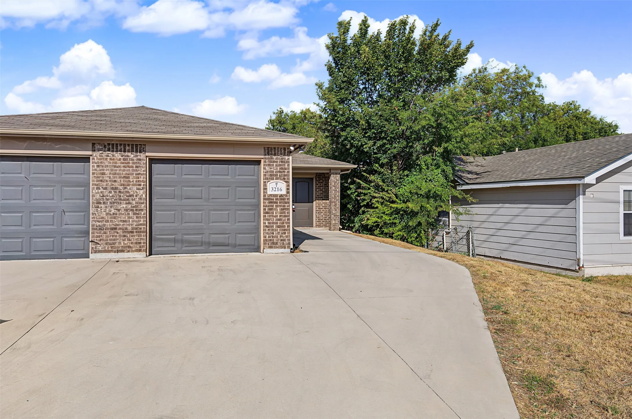 Duplex For Rent in Tarrant County , 3216 Cherry Lane, Fort Worth, Texas 76116, 3 Bedroom, 2 Bathroom, 1 Garage spaces, 2,188 Sqft, built in 2017, mls#21393988, Real Estate Agent in Fort Worth, Homes For Rent in Tarrant county, Homes For Rent in Fort Worth, Realtor in Fort Worth Texas, Real Estate Brokerage Independent Realty Texas, Luminita Cordes Realtor