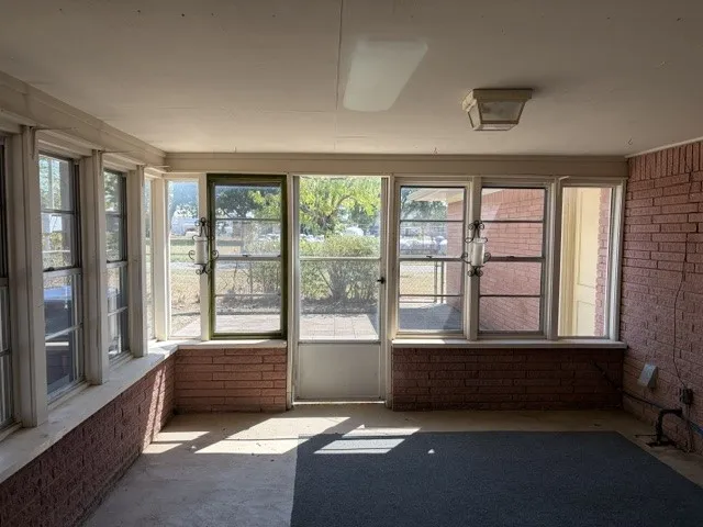 Single Family Residence For Sale in Wood County , 301 Hart Street, Quitman, Texas 75783, 3 Bedroom, 2 Bathroom, 2 Garage spaces, 1,847 Sqft, built in 1985, mls#21394387, Real Estate Agent in Quitman, Homes For Sale in Wood county, Homes For Sale in Quitman, Realtor in Quitman Texas, Real Estate Brokerage Independent Realty Texas, Luminita Cordes Realtor
