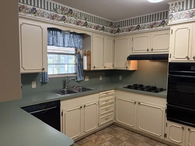 Single Family Residence For Sale in Wood County , 301 Hart Street, Quitman, Texas 75783, 3 Bedroom, 2 Bathroom, 2 Garage spaces, 1,847 Sqft, built in 1985, mls#21394387, Real Estate Agent in Quitman, Homes For Sale in Wood county, Homes For Sale in Quitman, Realtor in Quitman Texas, Real Estate Brokerage Independent Realty Texas, Luminita Cordes Realtor