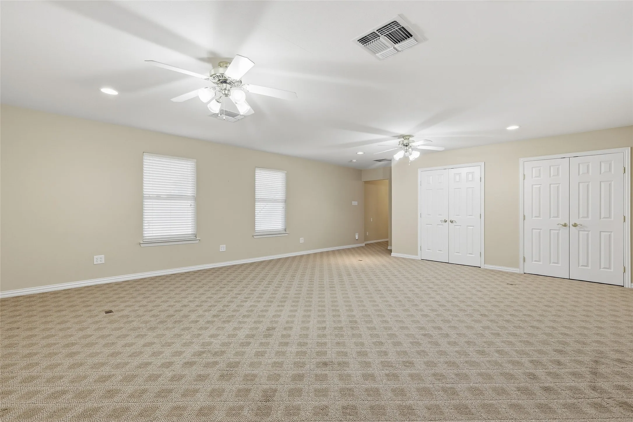 Single Family Residence For Sale in Denton County , 1021 Dartmouth Drive, Lewisville, Texas 75067, 5 Bedroom, 3 Bathroom, 2 Garage spaces, 3,358 Sqft, built in 1998, mls#21391078, Real Estate Agent in Lewisville, Homes For Sale in Denton county, Homes For Sale in Lewisville, Realtor in Lewisville Texas, Real Estate Brokerage Independent Realty Texas, Luminita Cordes Realtor